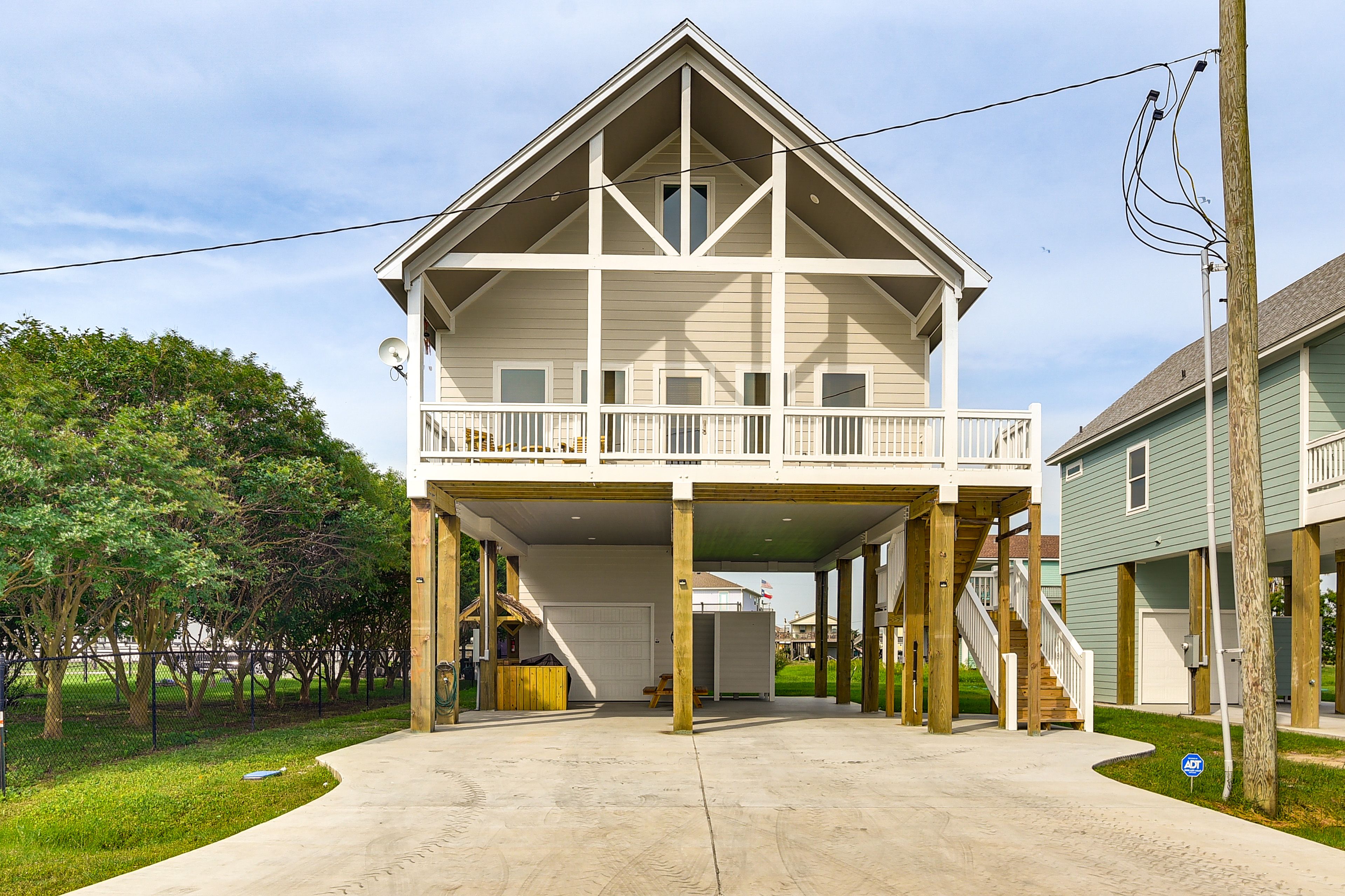Home Exterior | Parking | Driveway (4 Vehicles)