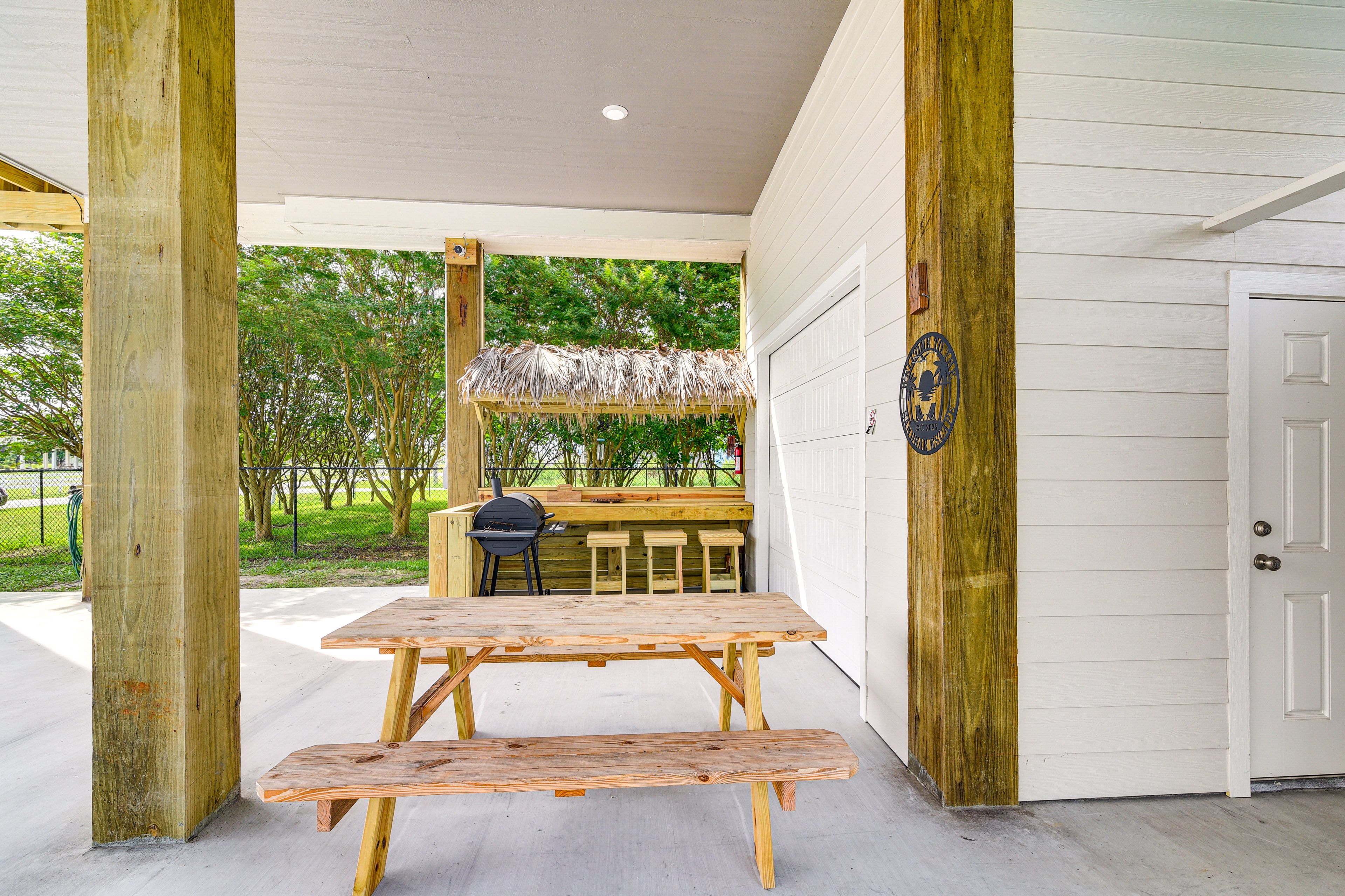Lower Patio | Bar Area