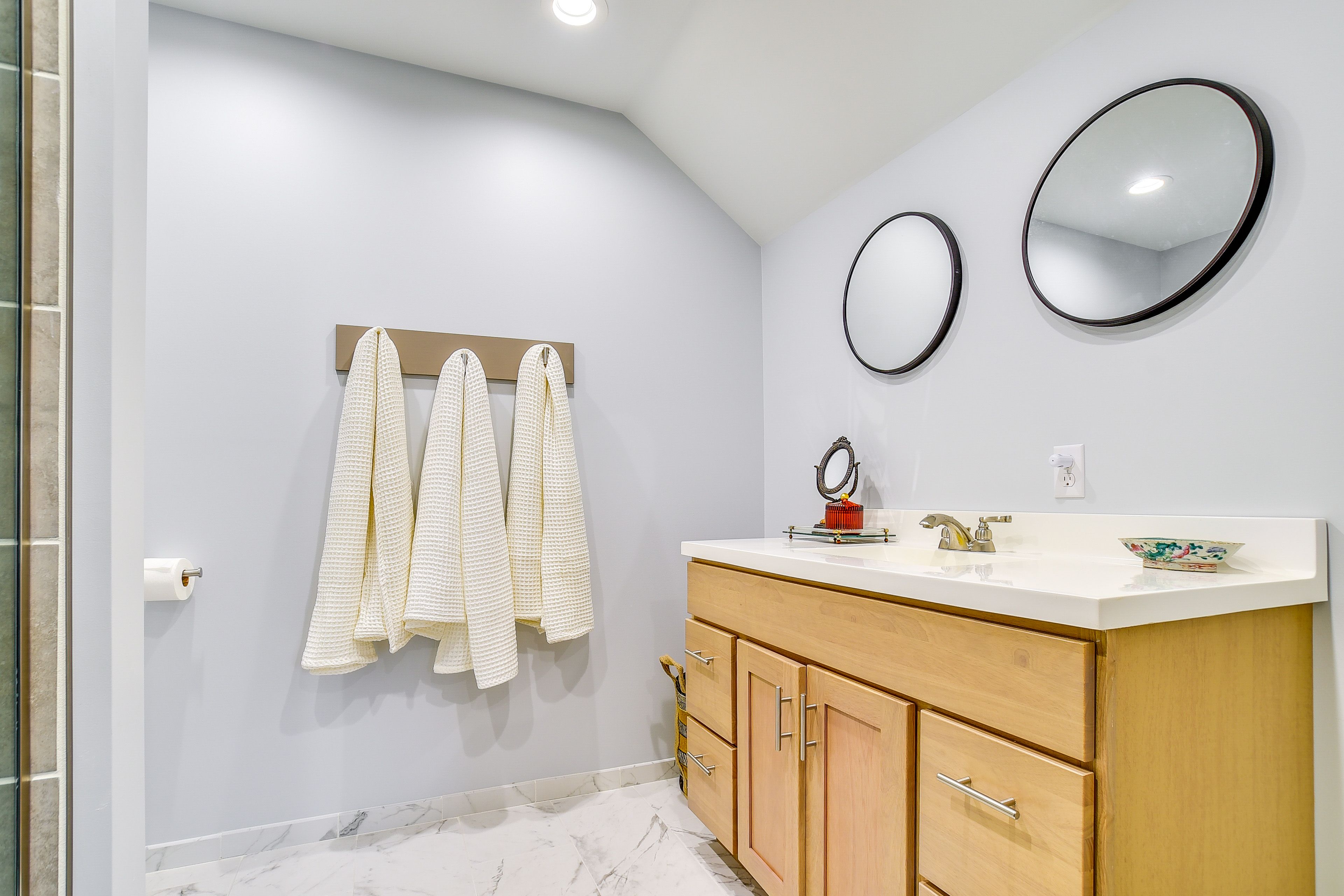 Bathroom | Towels Provided | Shower | 2nd Floor