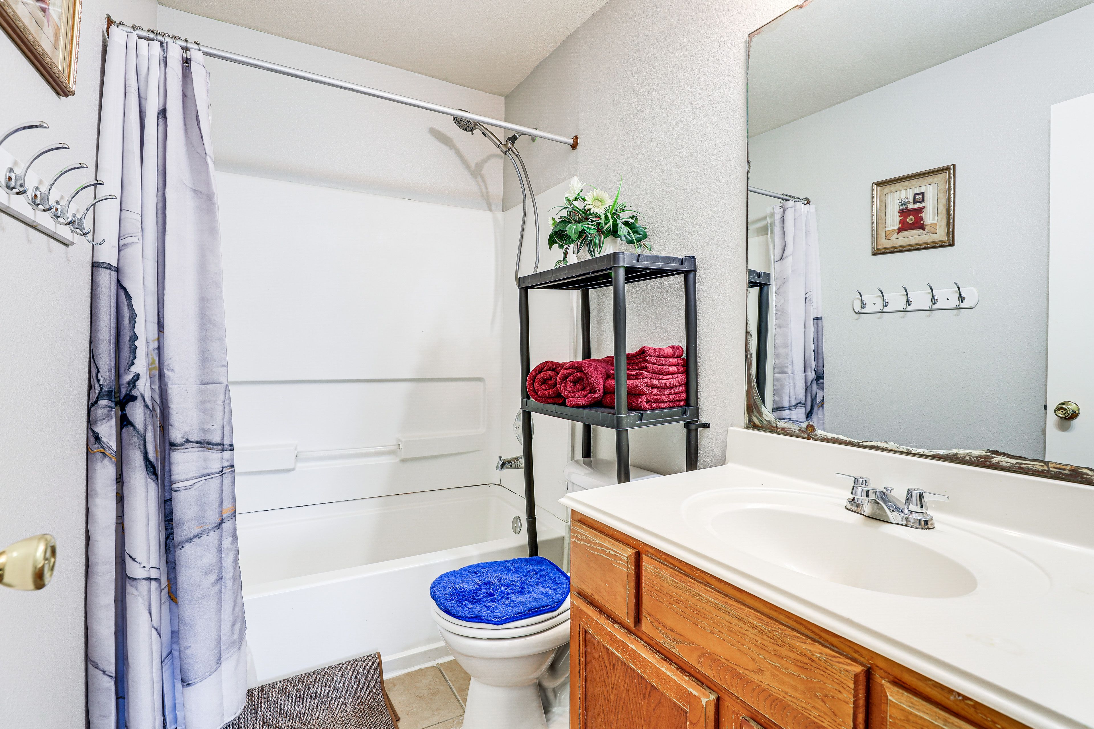 Full Bathroom | 2nd Floor