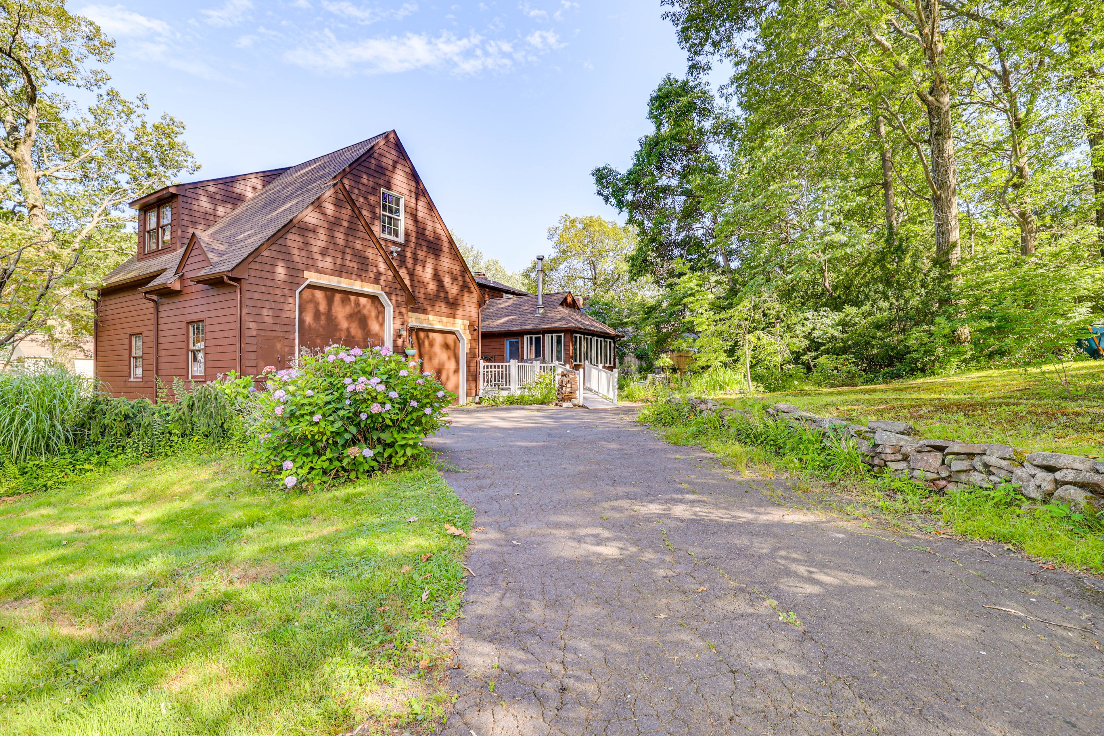 Parking | Driveway (2 Vehicles)