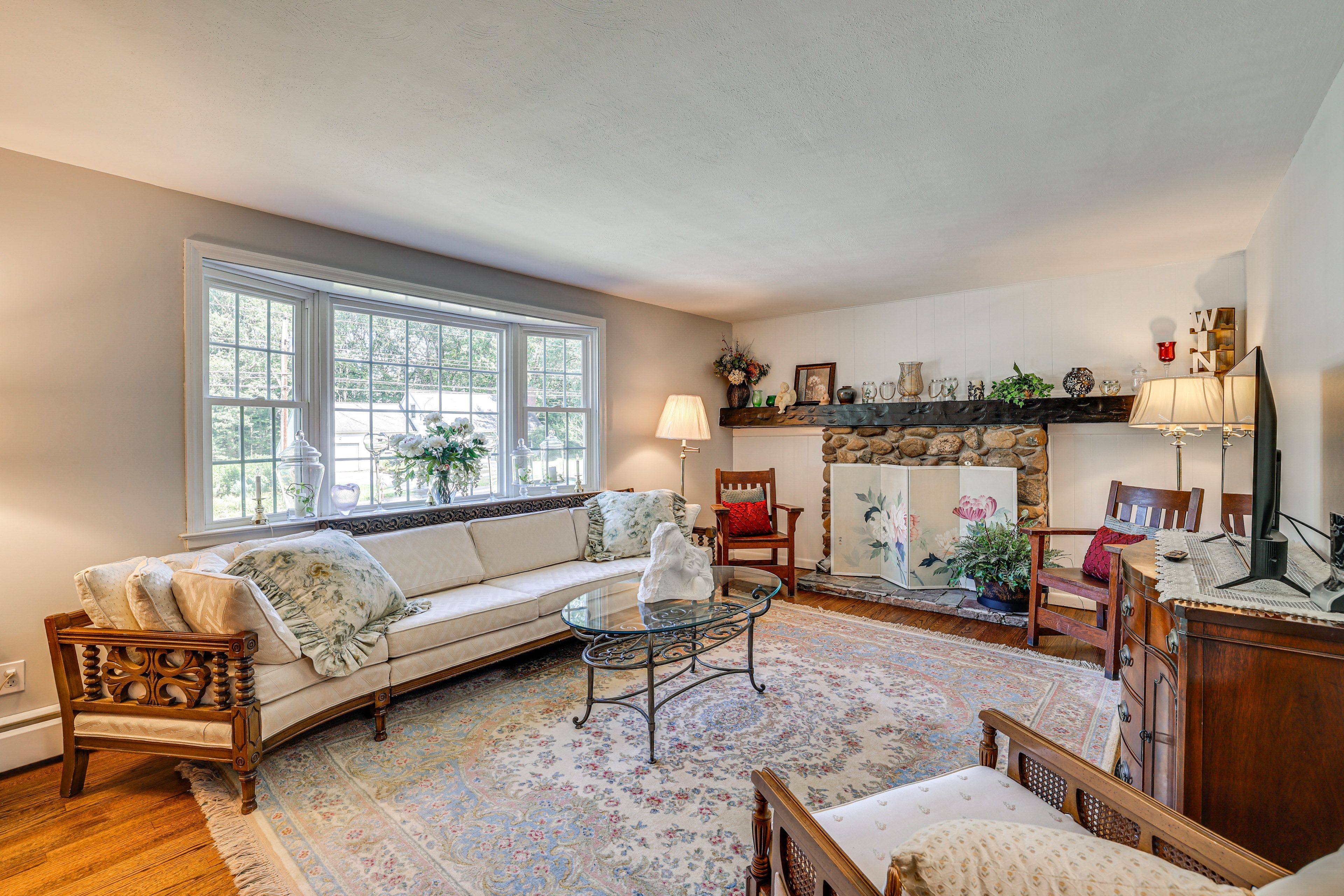 Living Room | 1st Floor | Smart TV