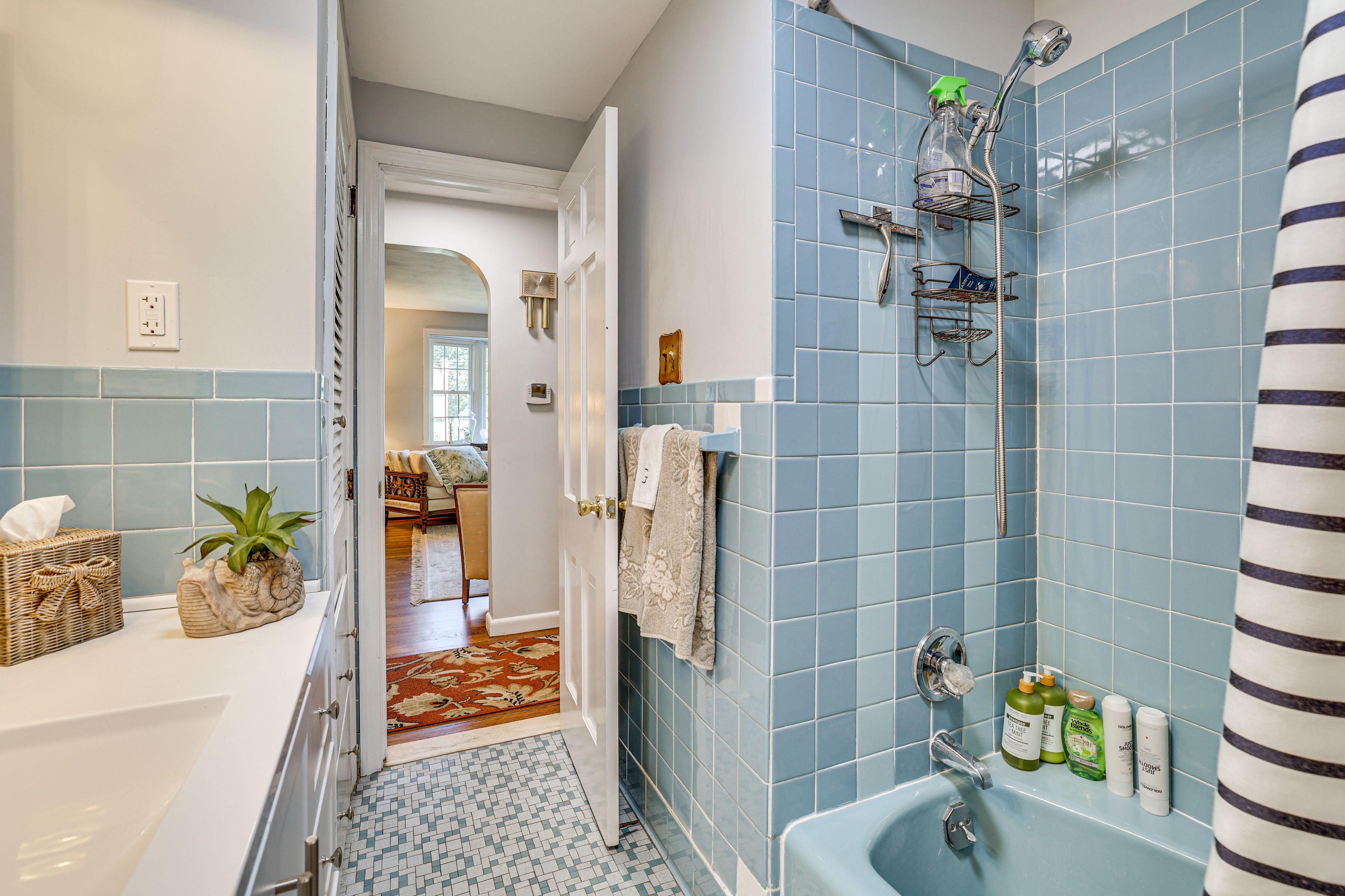 Full Bathroom | 1st Floor