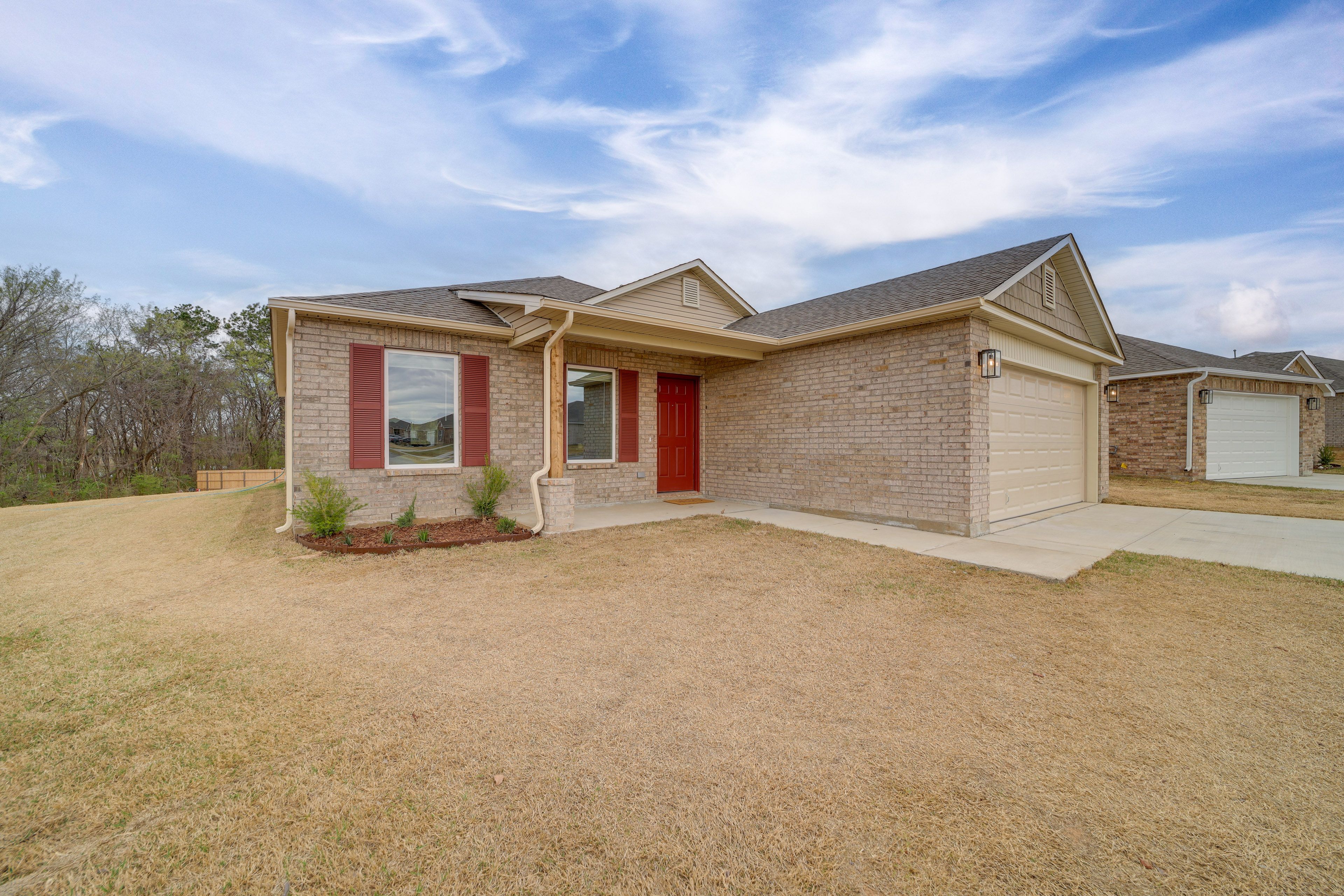 Exterior | Driveway (2 Vehicles) | Garage (2 Vehicles)
