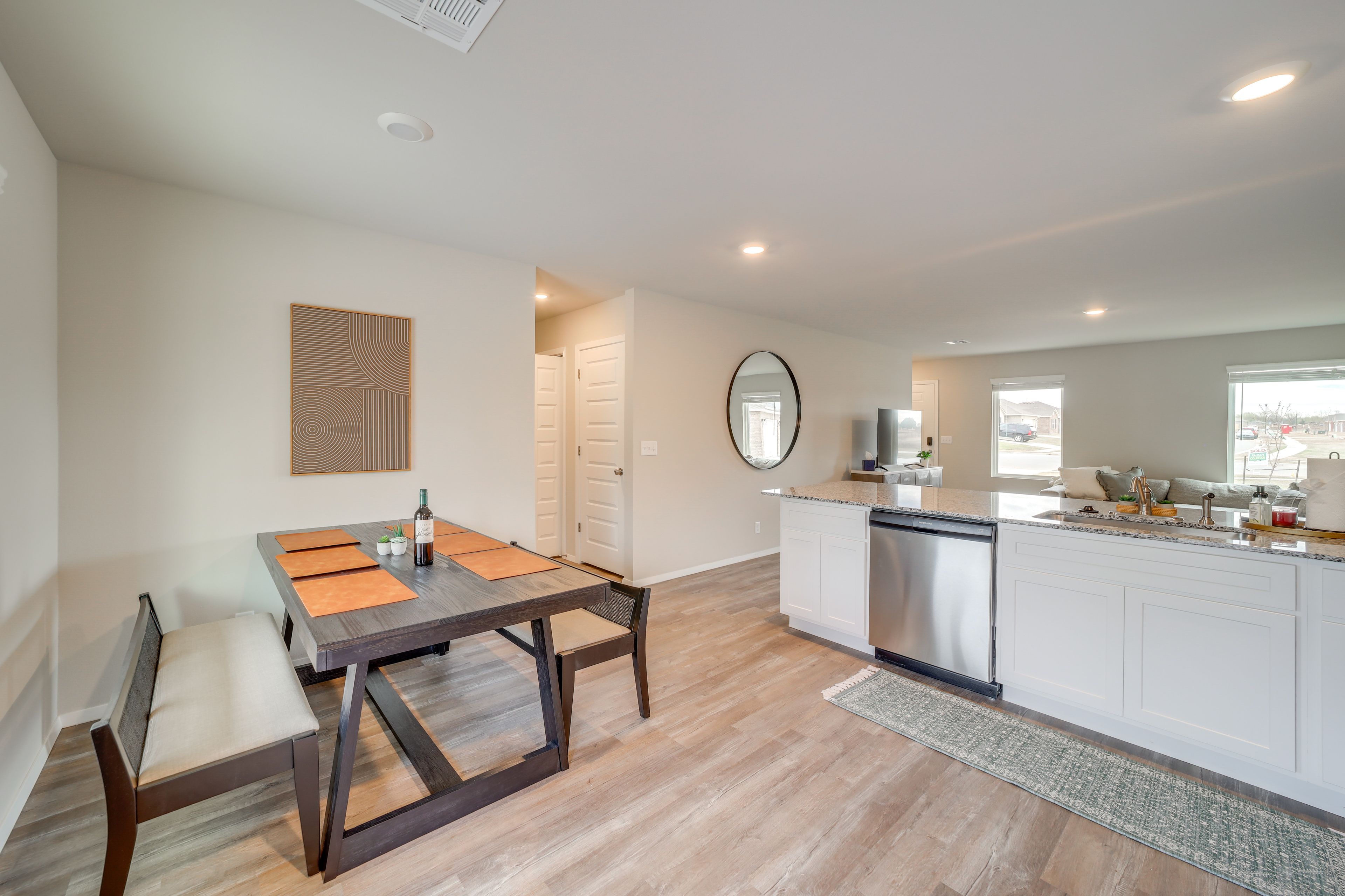 Dining Area | Dishware/Flatware Provided