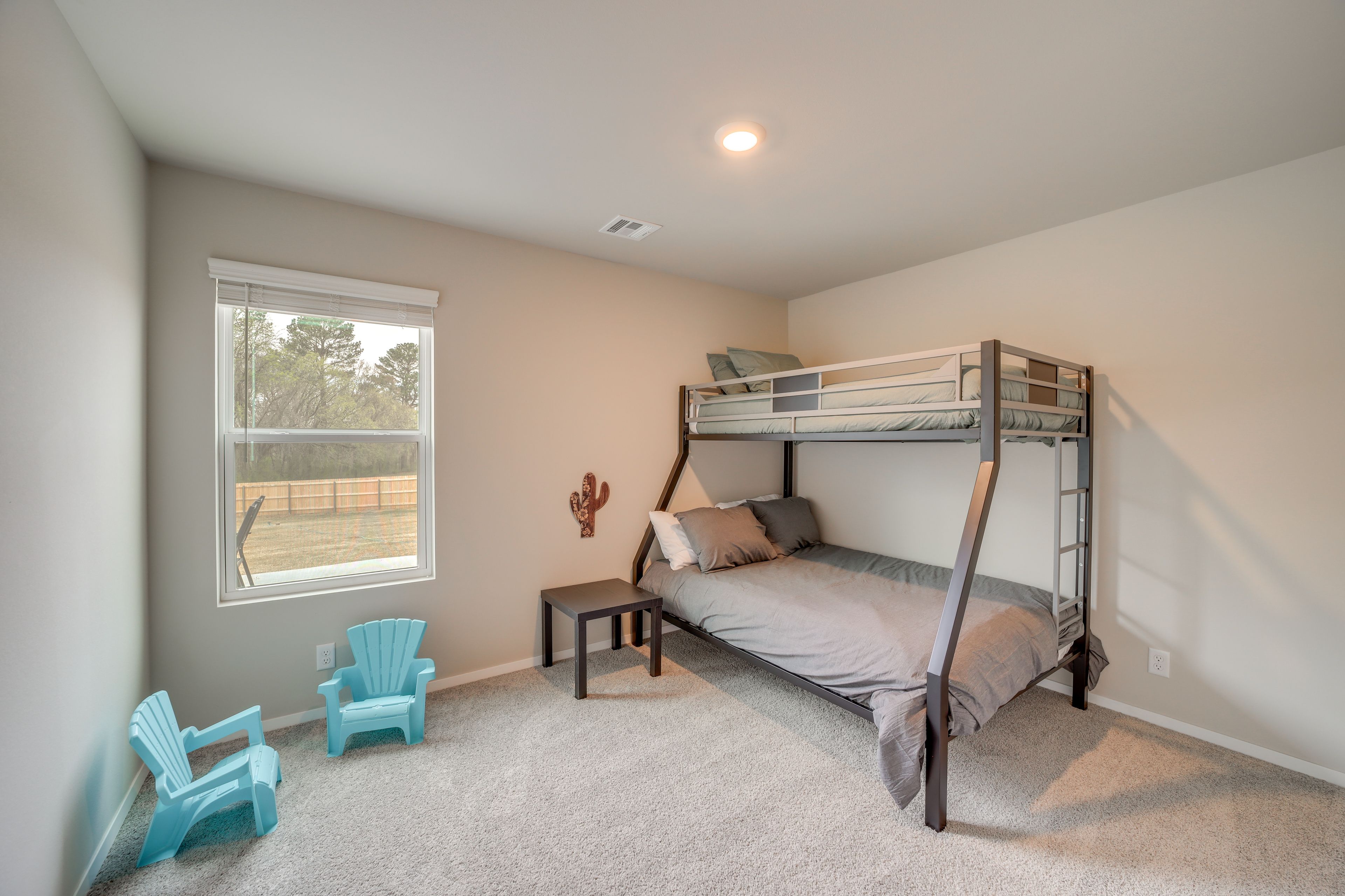 Bedroom 3 | Twin/Full Bunk Bed