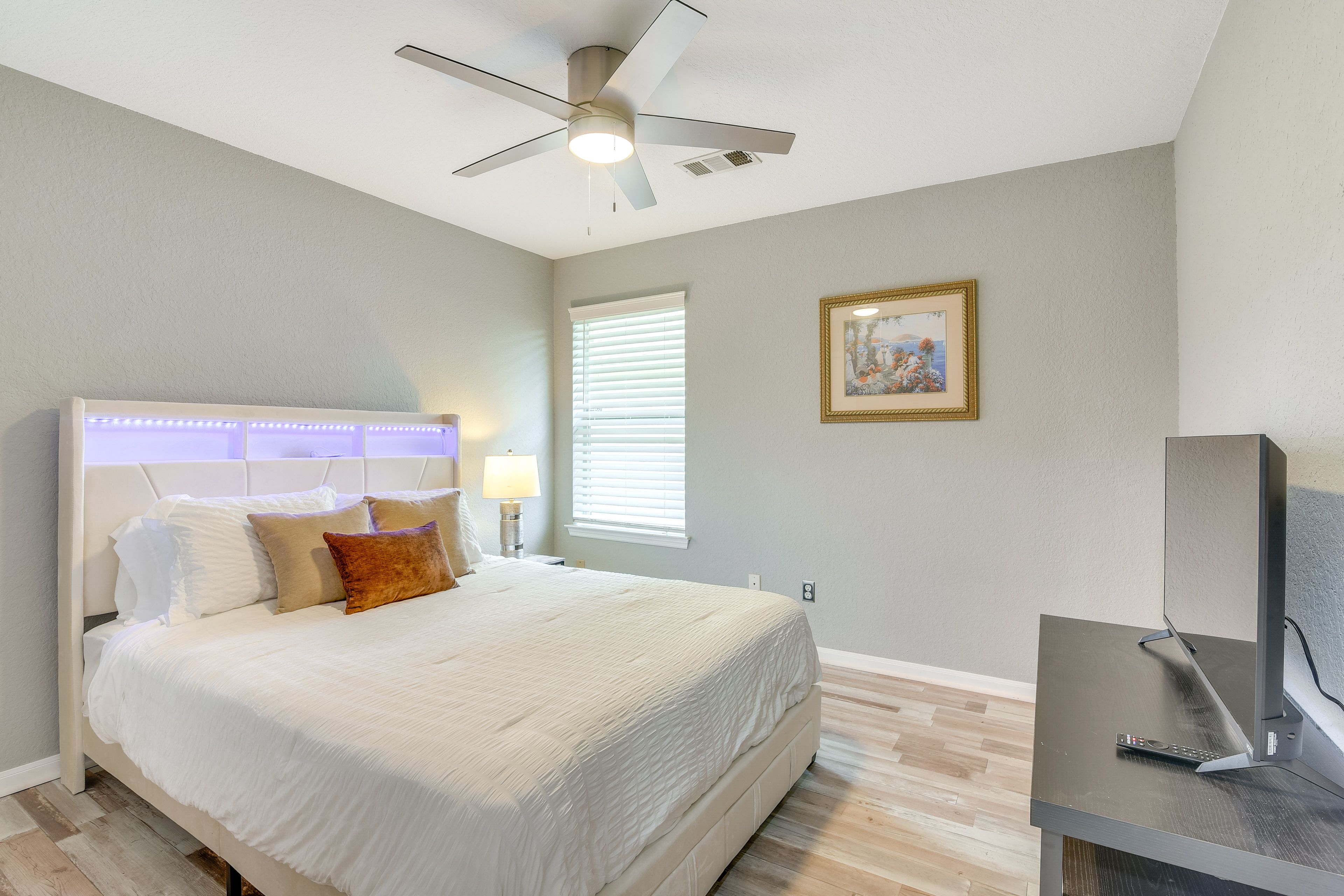Bedroom 3 | Queen Bed