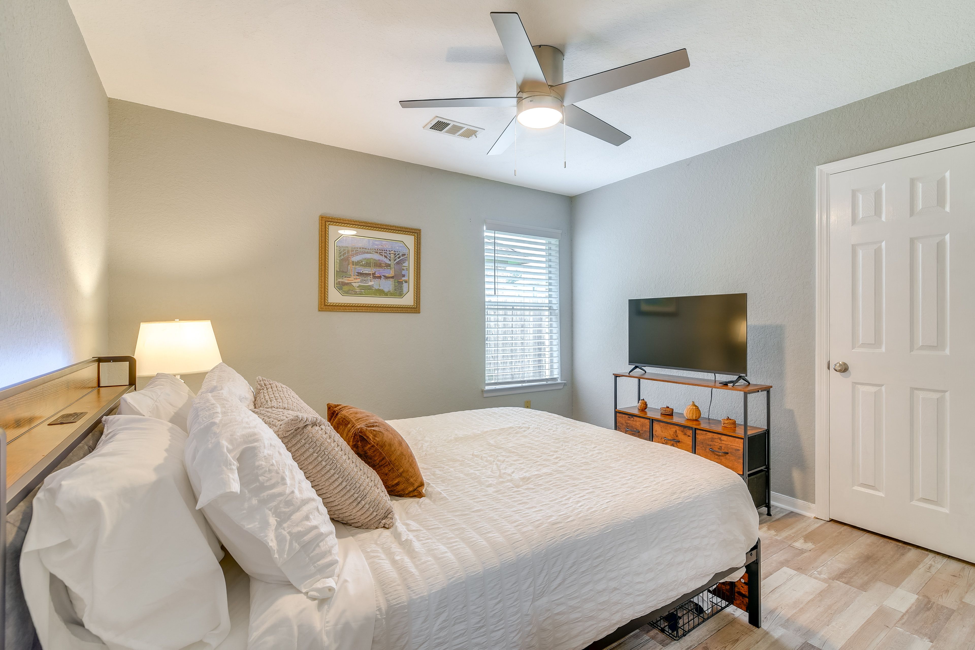 Bedroom 2 | Queen Bed
