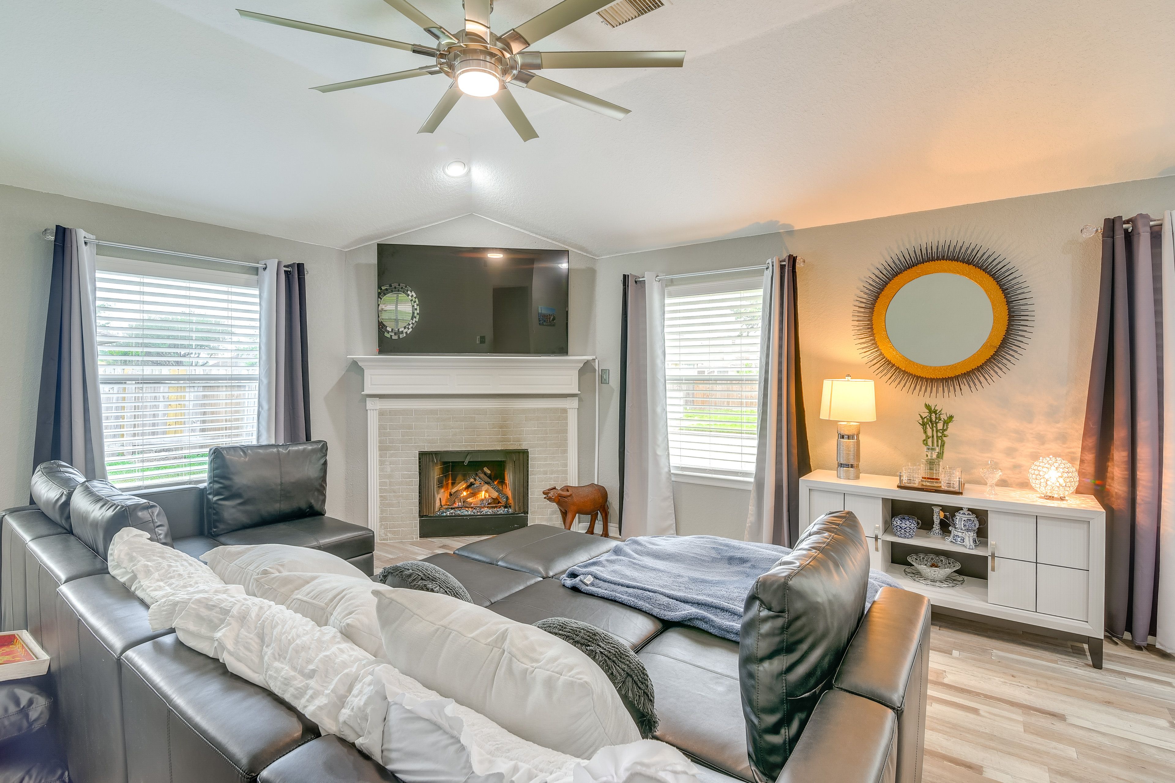 Living Room | Free WiFi | Central Heating & A/C | Smart TV | King Sleeper Sofa