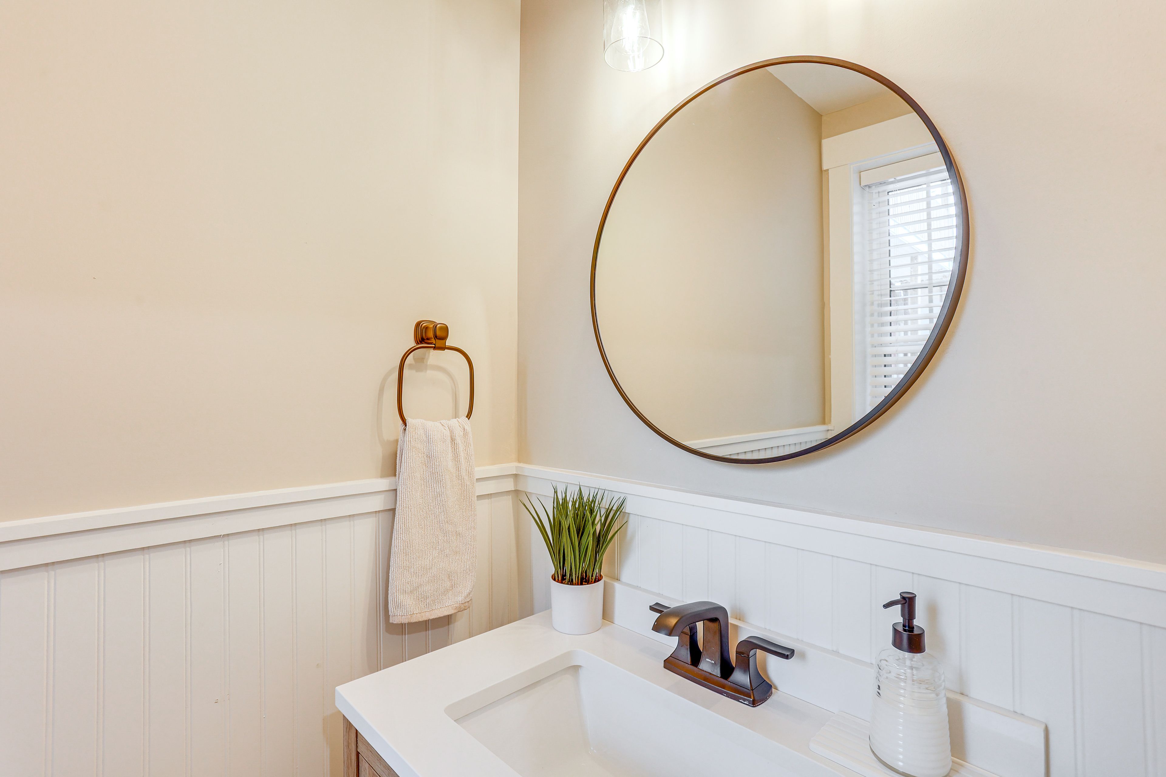 Half Bathroom | 1st Floor