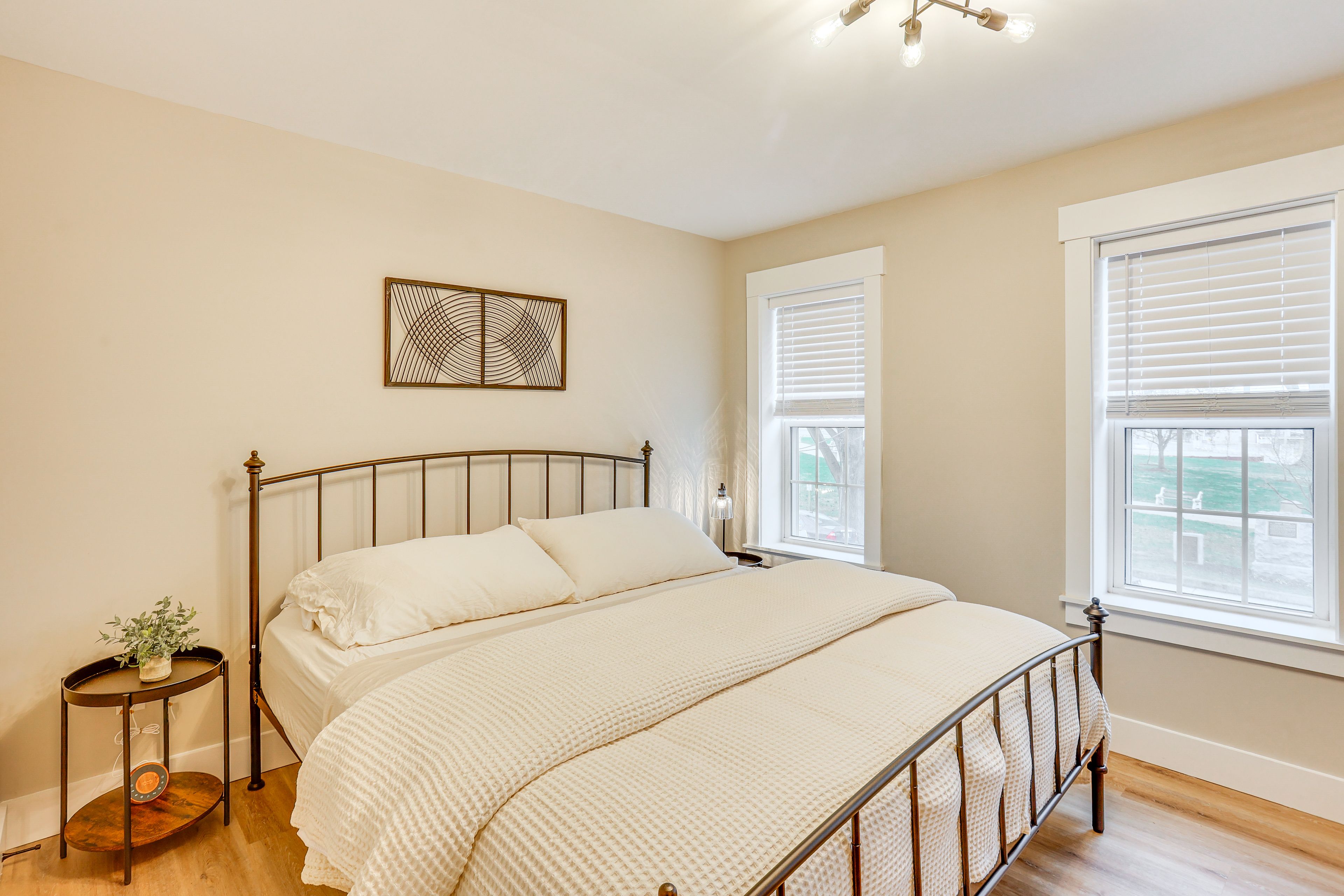 Bedroom 1 | King Bed | Smart TV | 2nd Floor