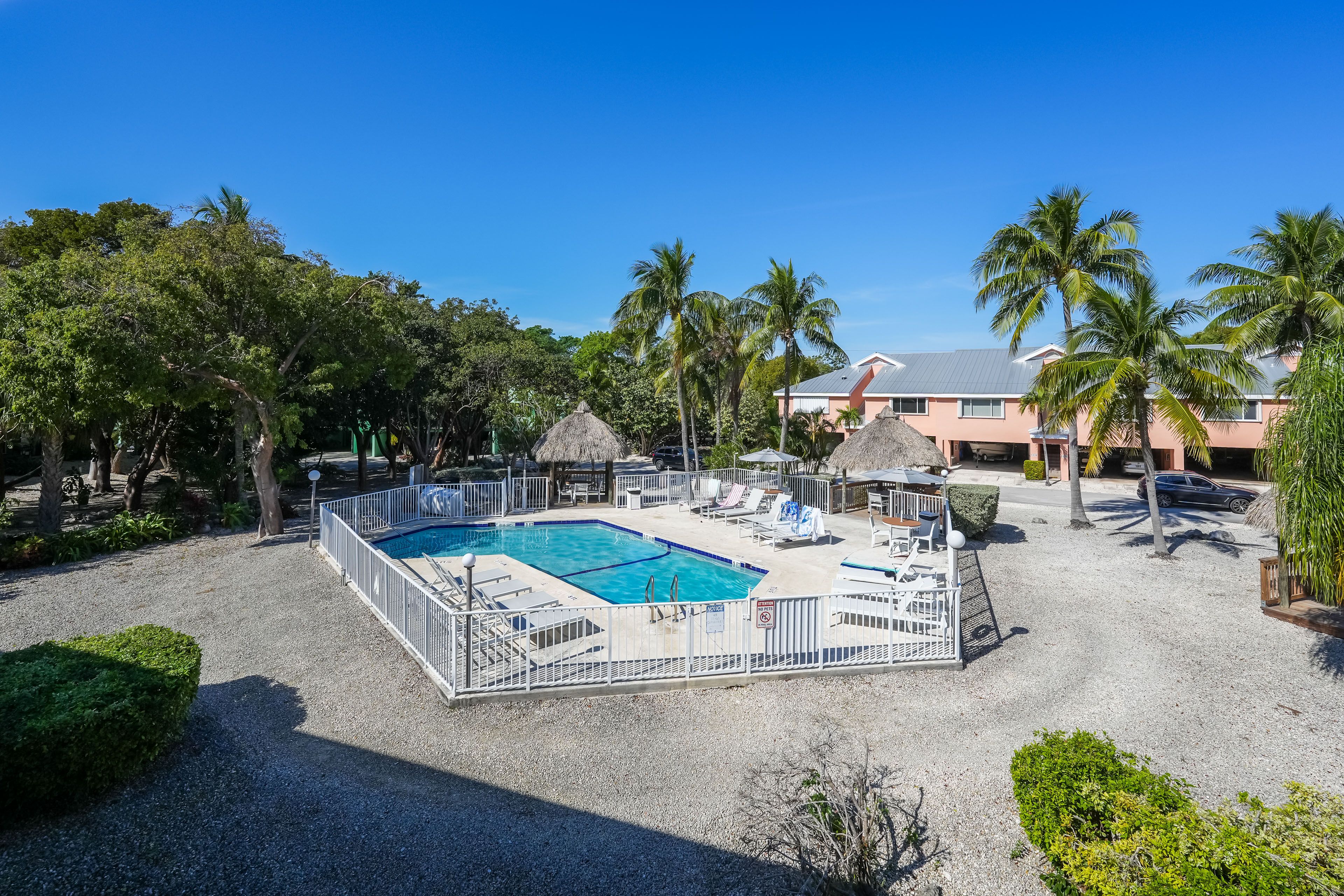 Community Amenities | Outdoor Pool