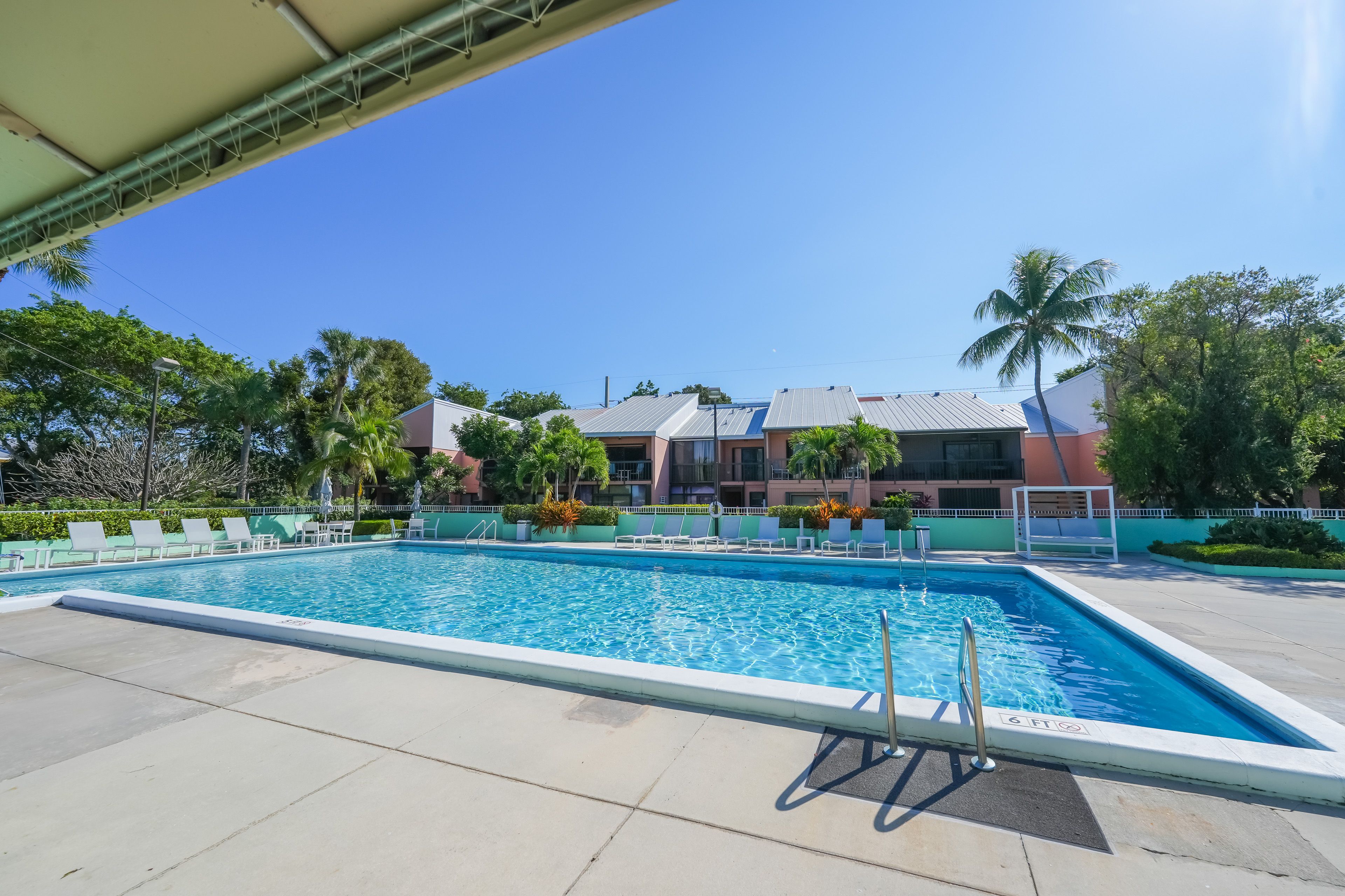 Landings of Largo | Community Amenities | Outdoor Pool