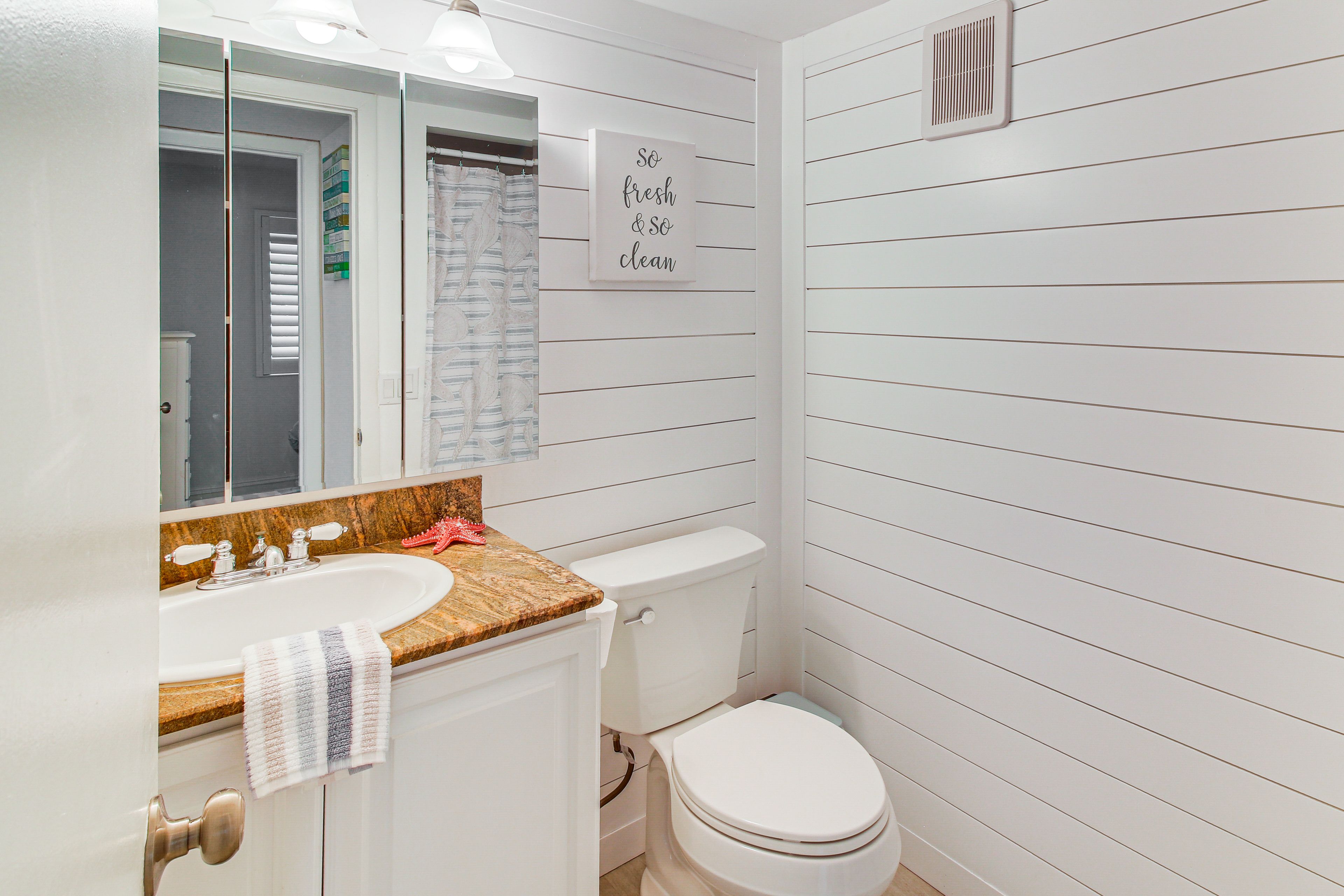 Full Bathroom | Complimentary Toiletries | Hair Dryer