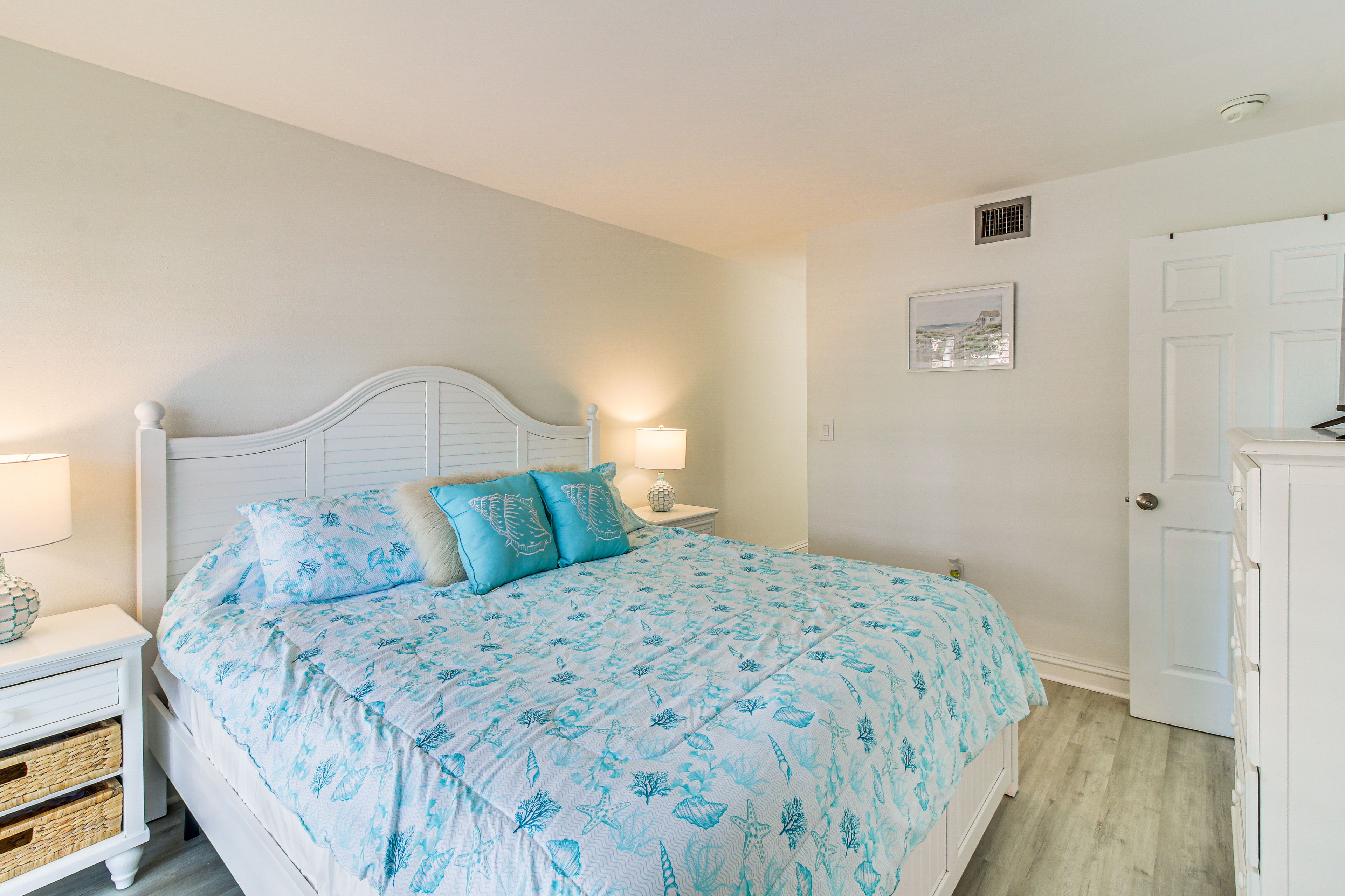 Bedroom 1 | King Bed | Linens Provided