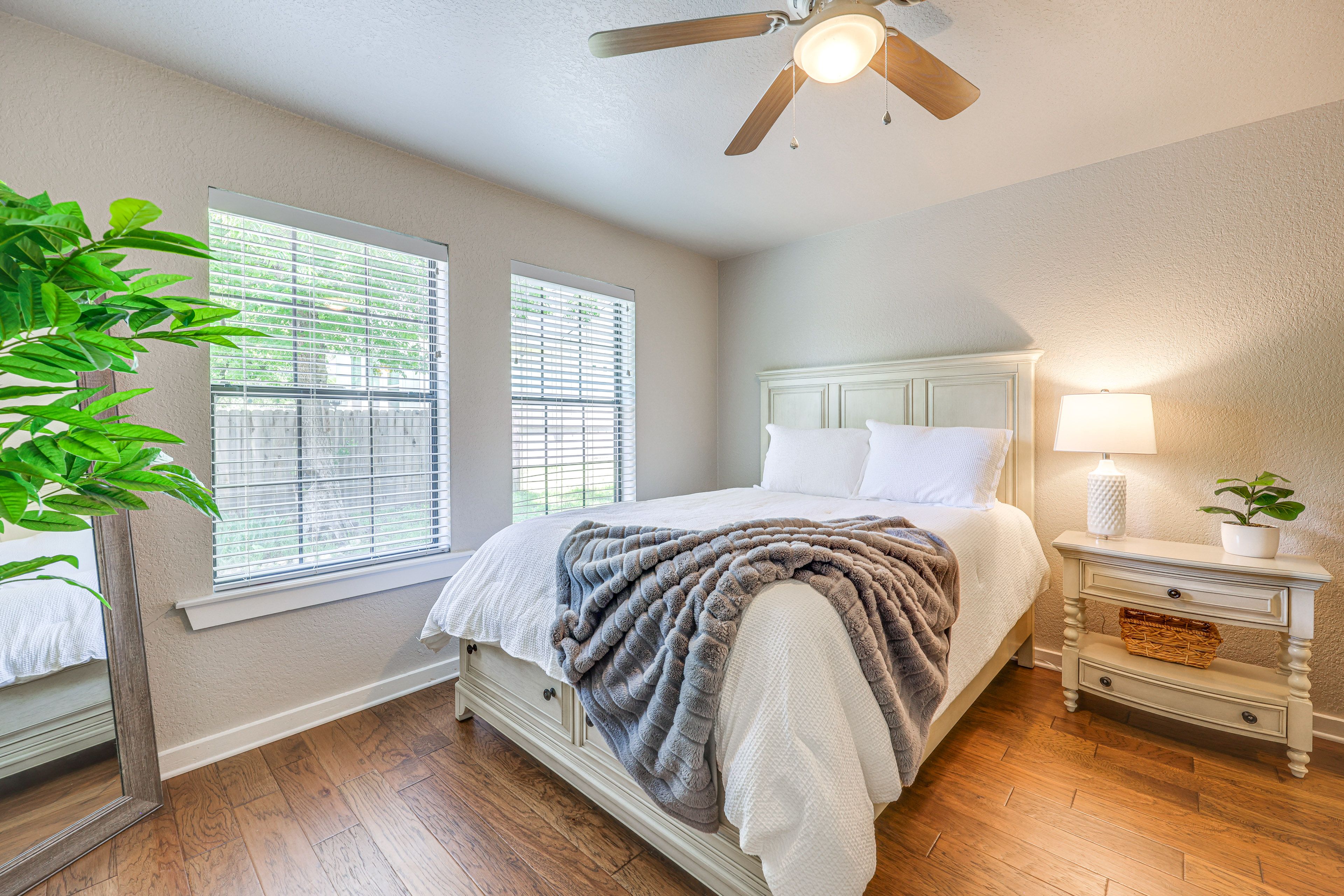 Bedroom 2 | Queen Bed | Linens Provided