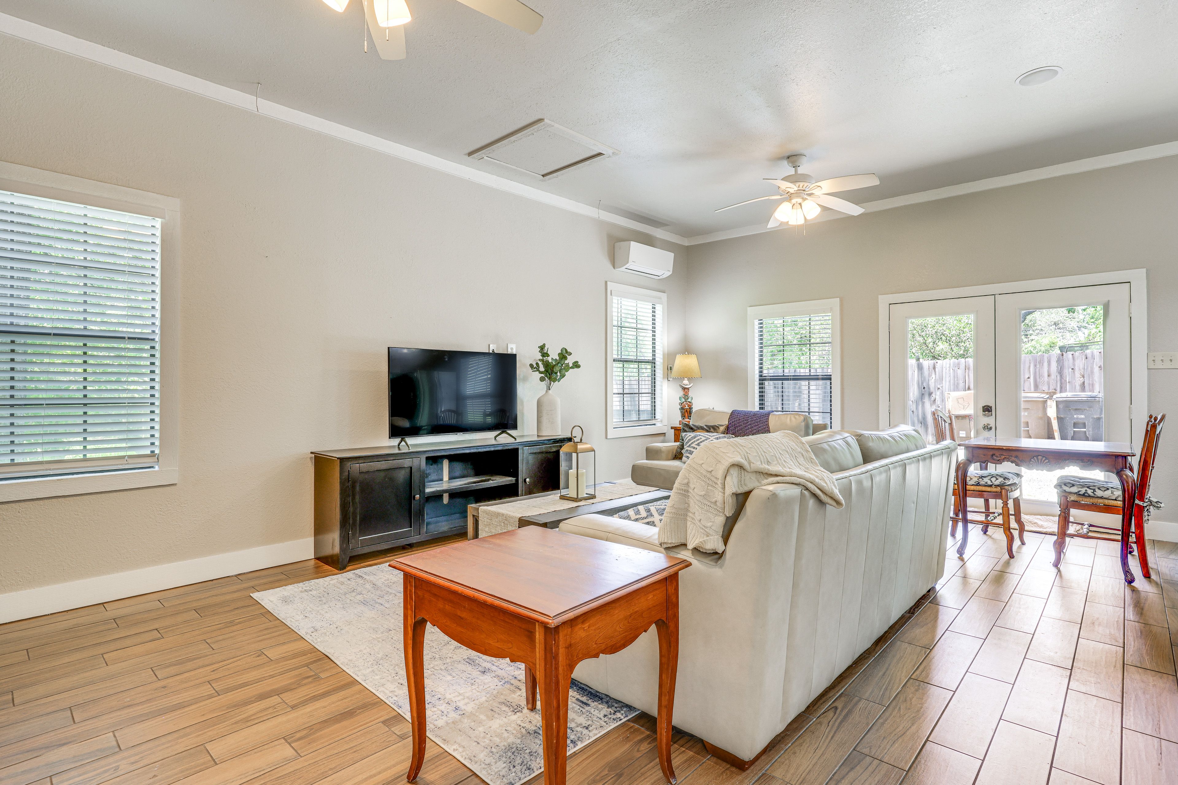 Sitting Room | 3 Steps to Access | Smart TV