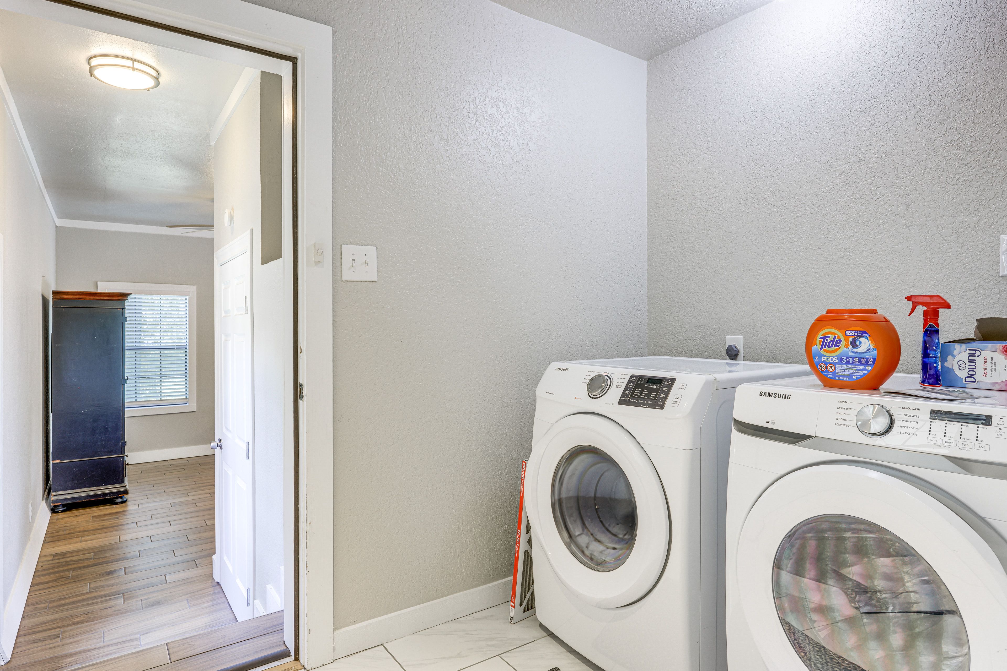 Laundry Room | Washer & Dryer