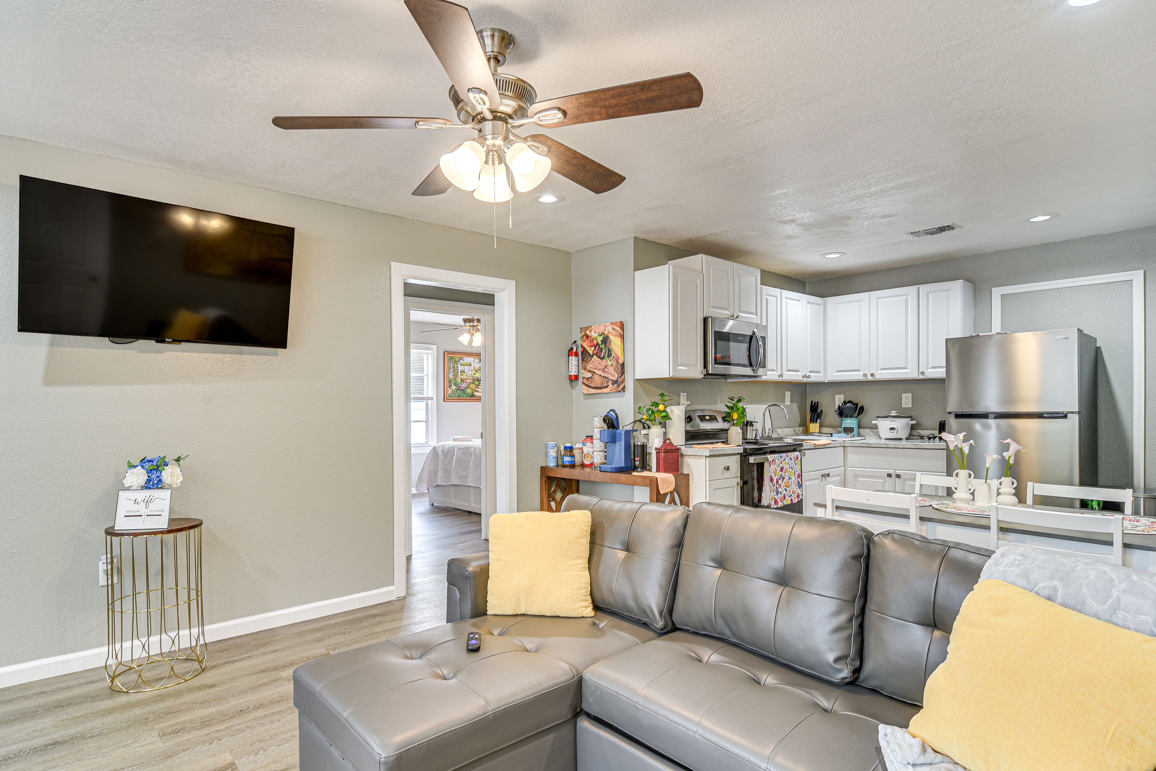 Lutz Vacation Rental | 4BR | 3BA | Steps Required | 1,100 Sq Ft