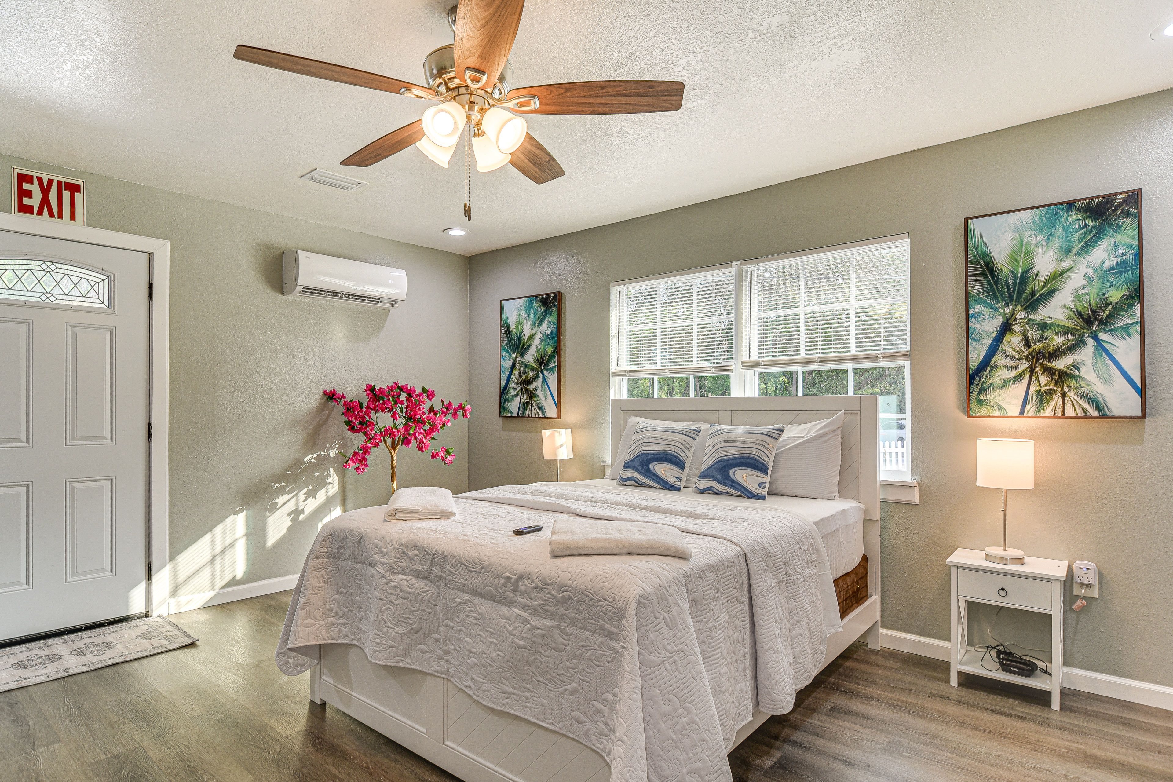 Bedroom 1 | Queen Bed | Kitchenette