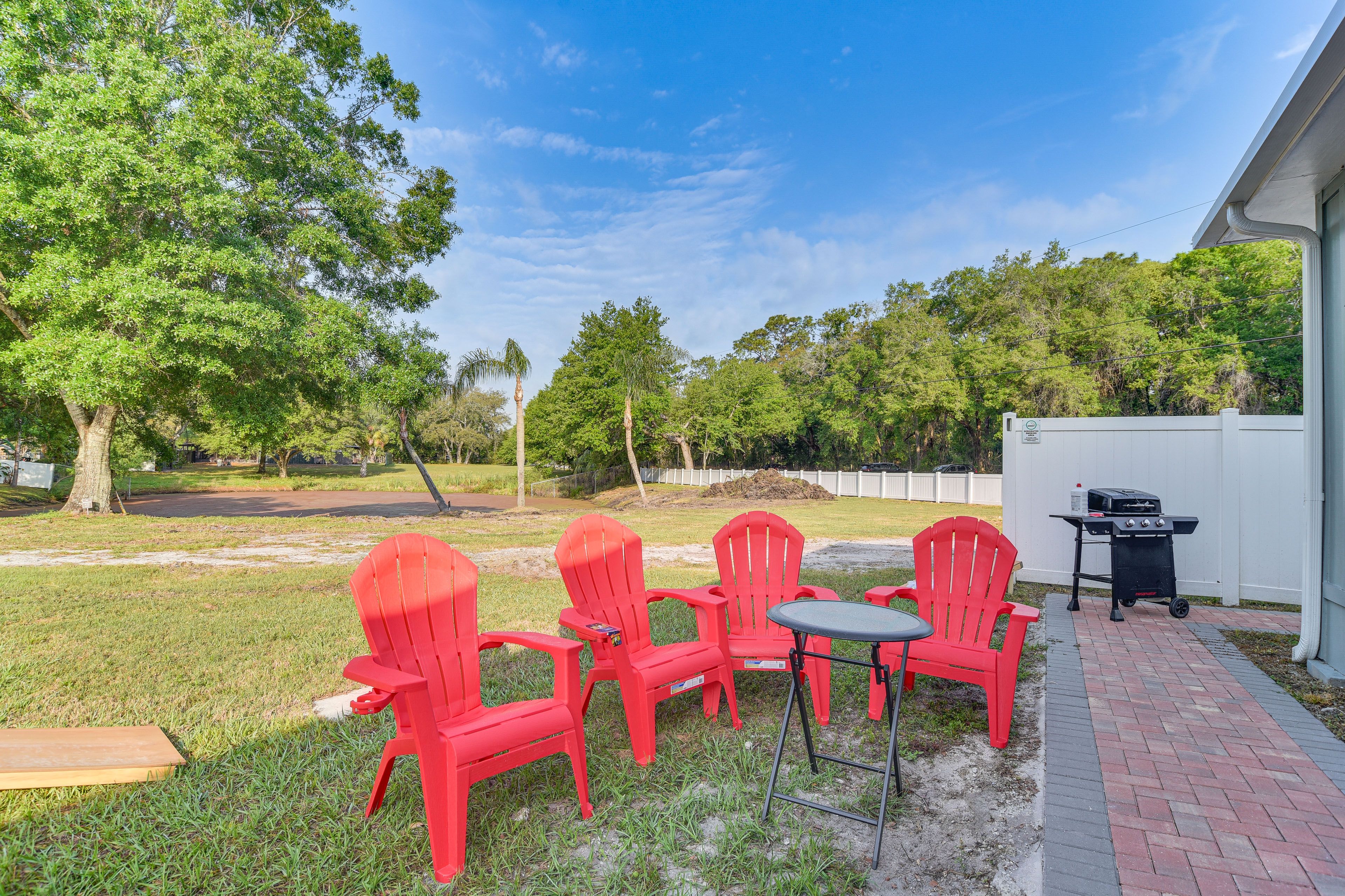 1-Acre Backyard | Pond | Gas Grill | Cornhole