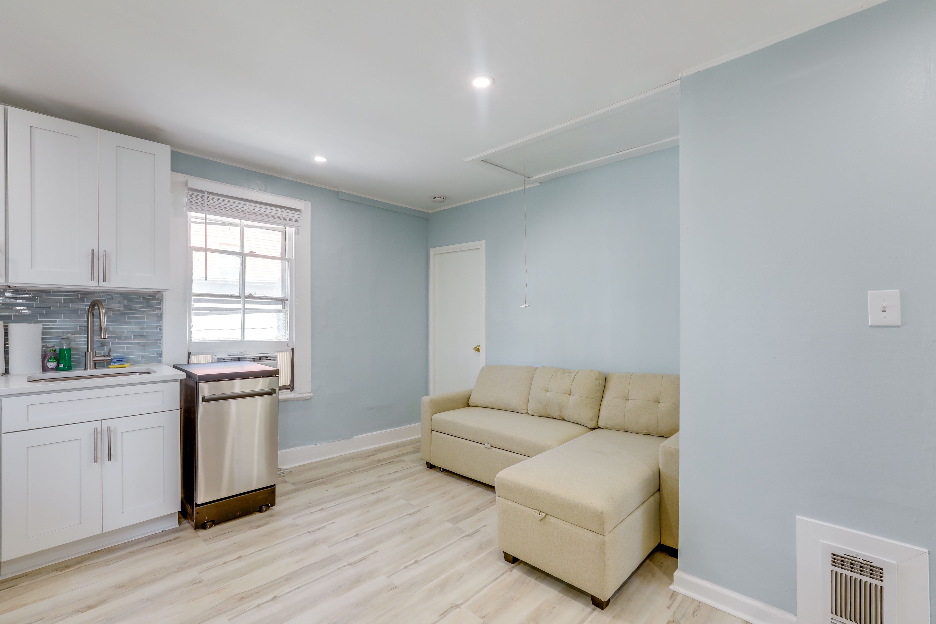 Living Room | Queen Sleeper Sofa