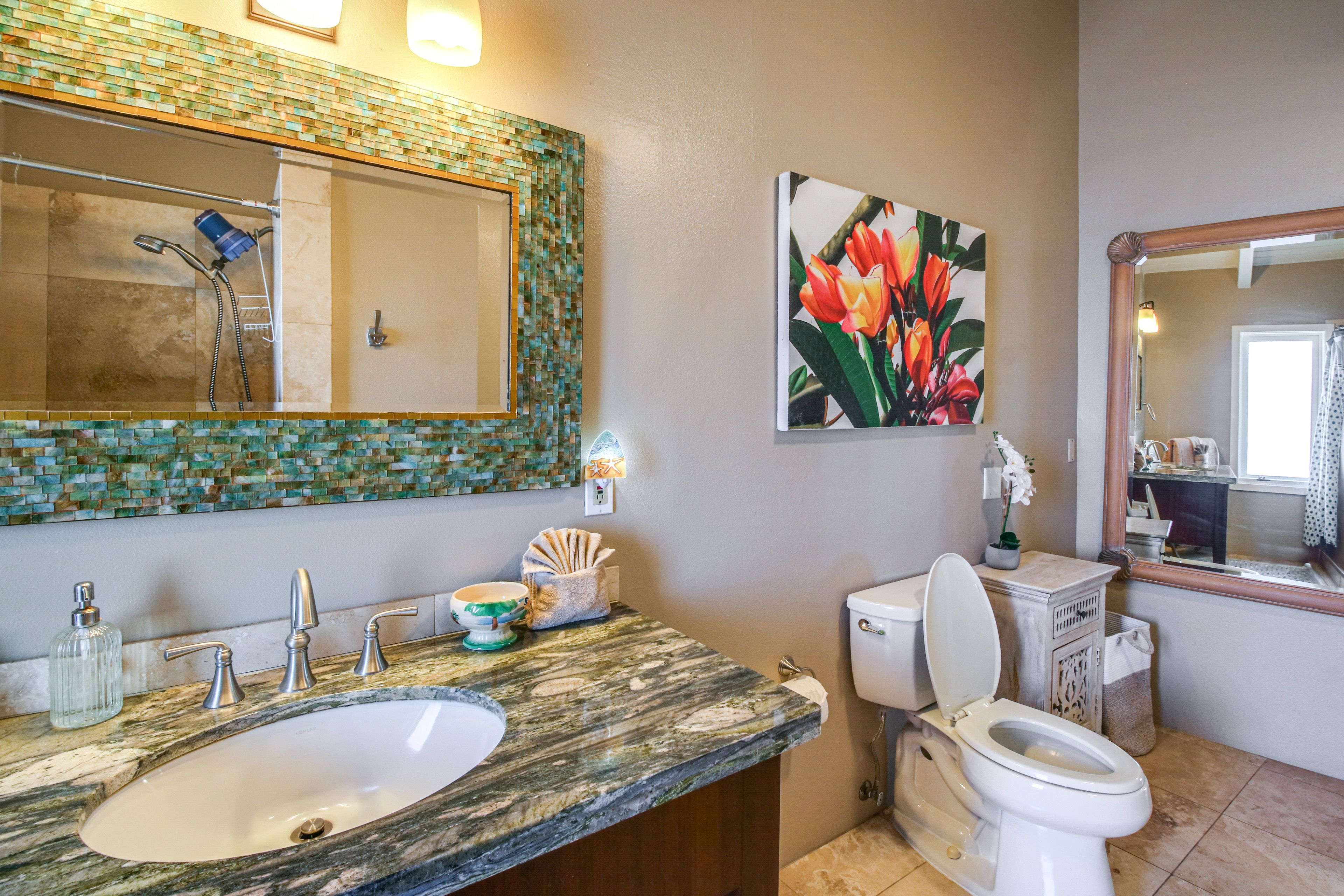 Full Bathroom | Shower | Towels Provided | 2nd Floor