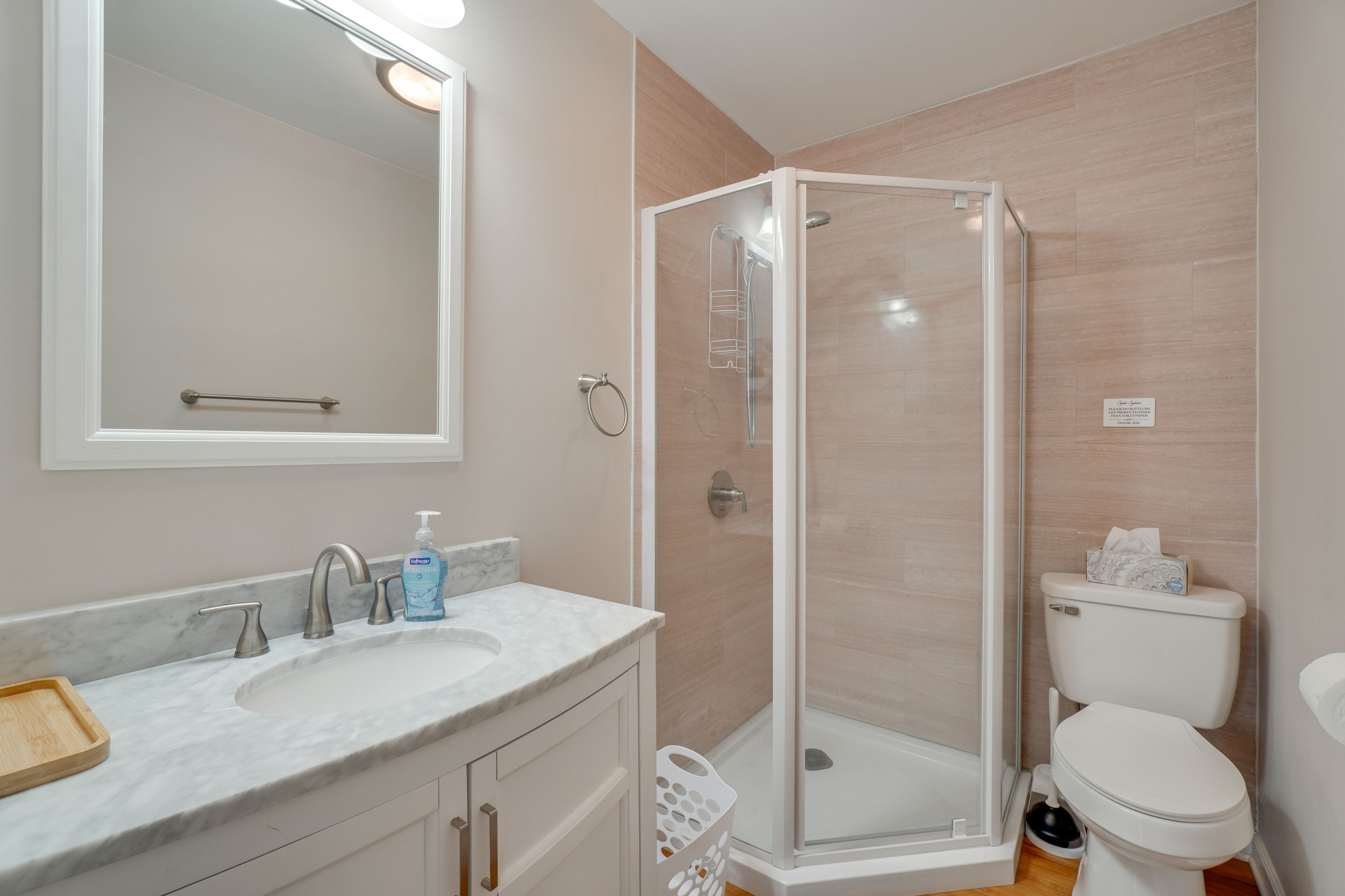Full Bathroom | Towels Provided
