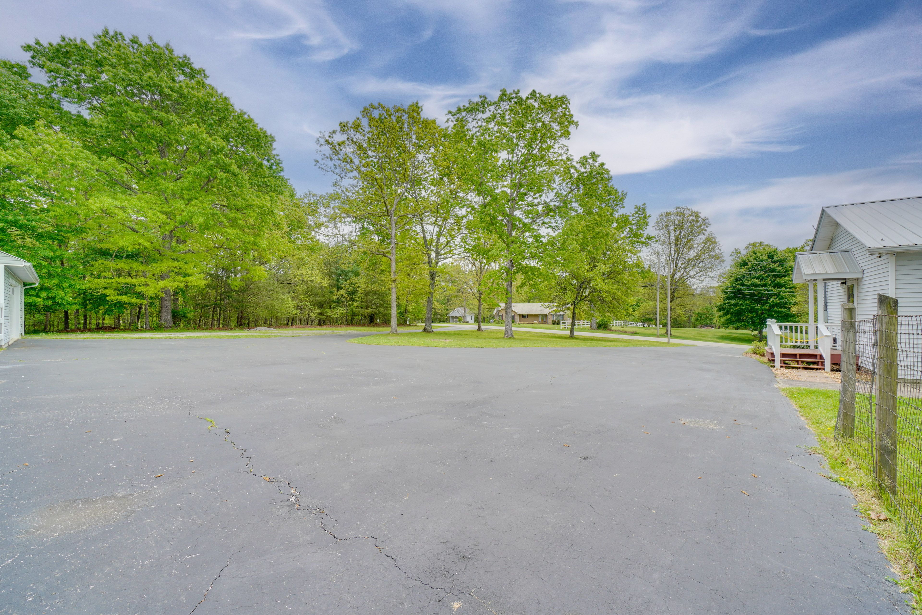 Parking | U-Shaped Driveway (4 Vehicles) | RV/Trailer Parking Available