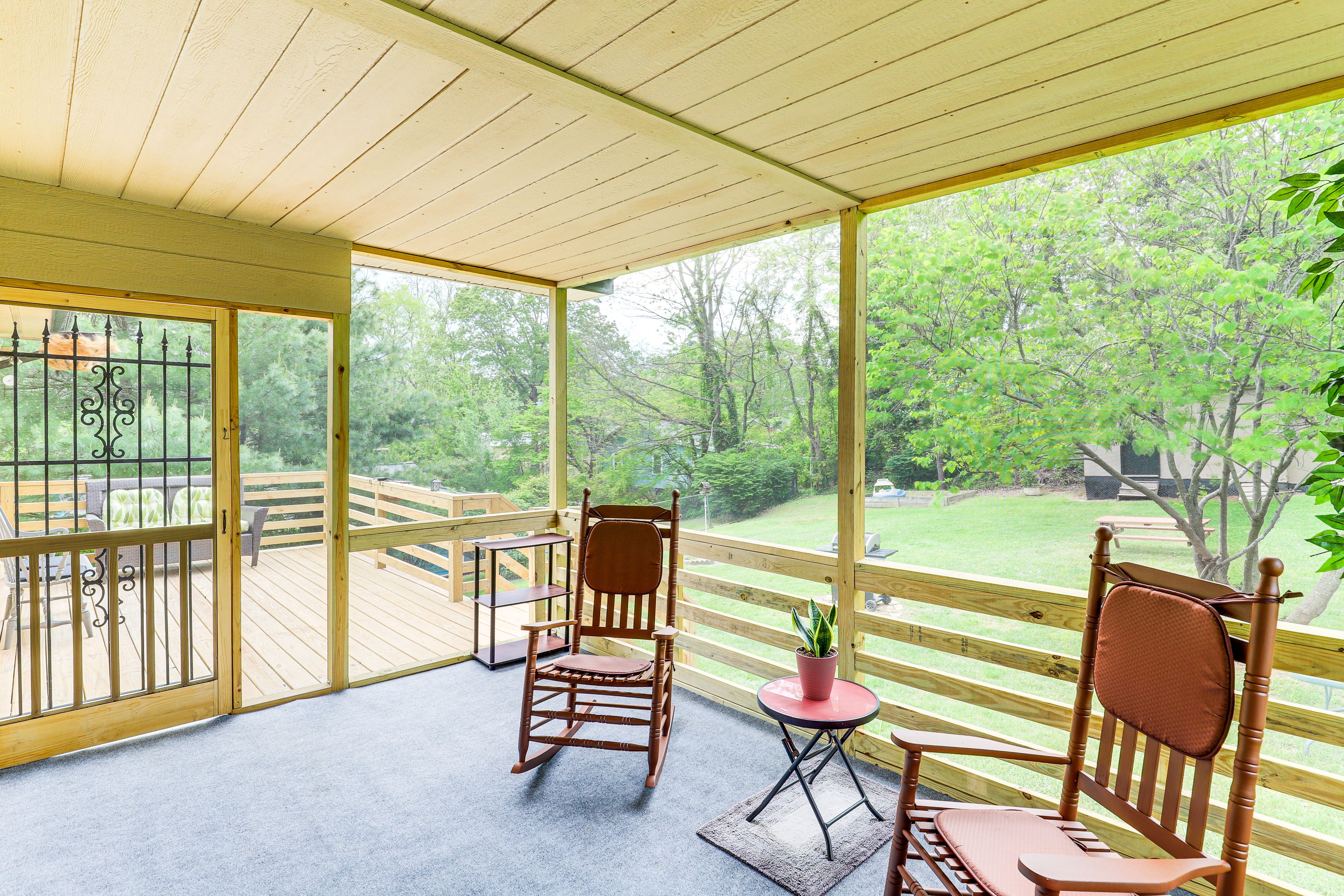 Screened-In Porch