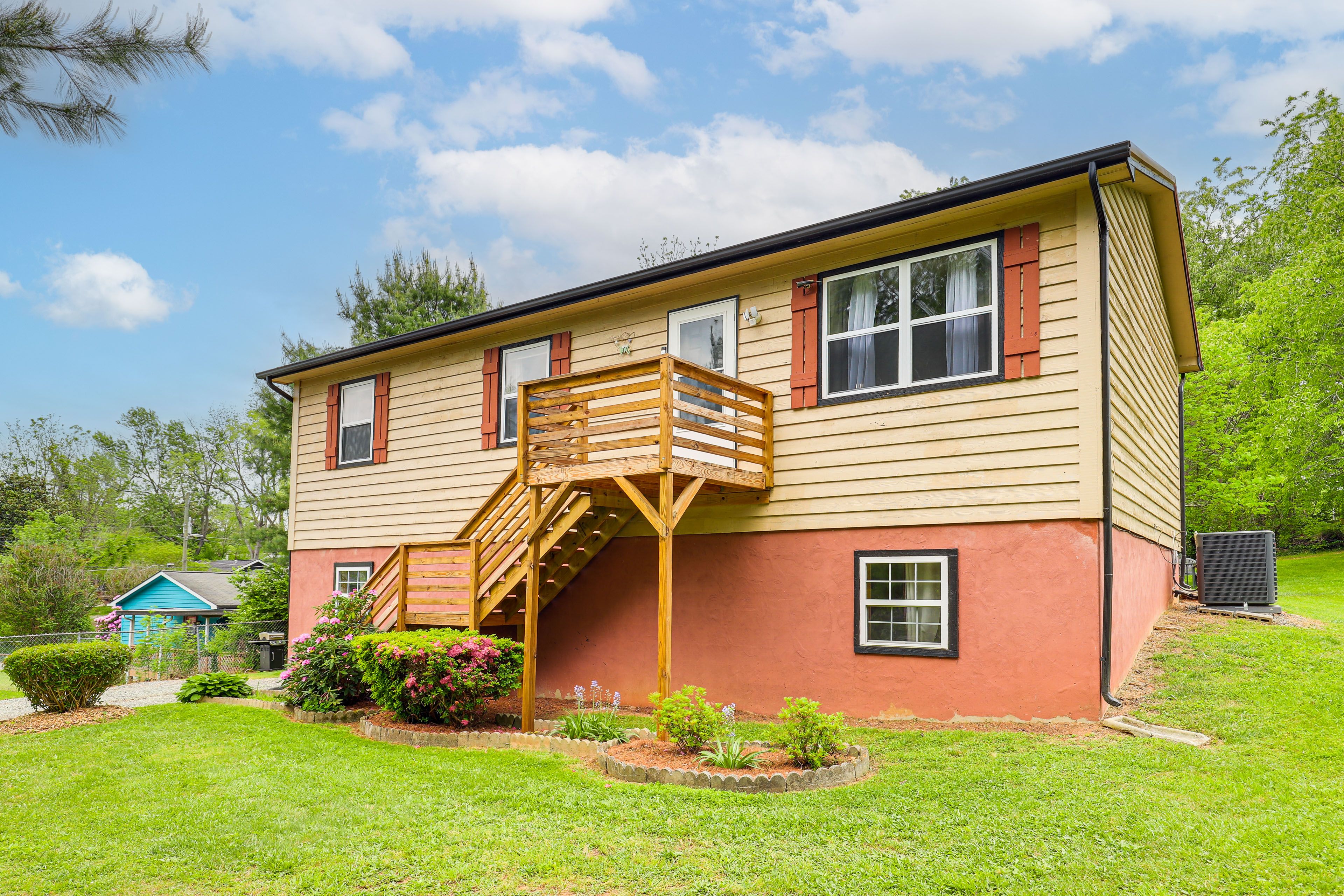 Duplex Exterior | Single-Story Unit