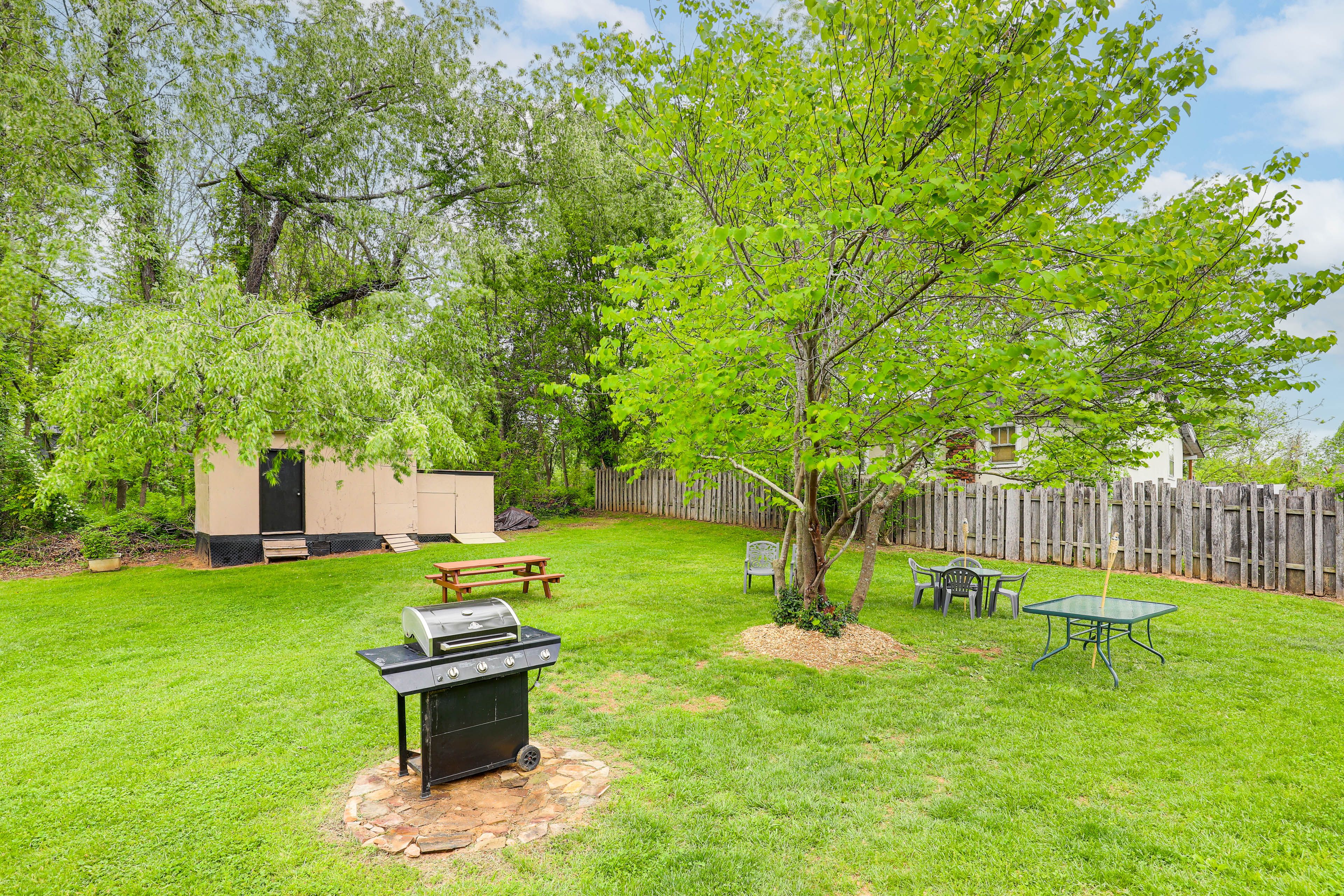 Backyard | Gas Grill | 3 Outdoor Dining Areas