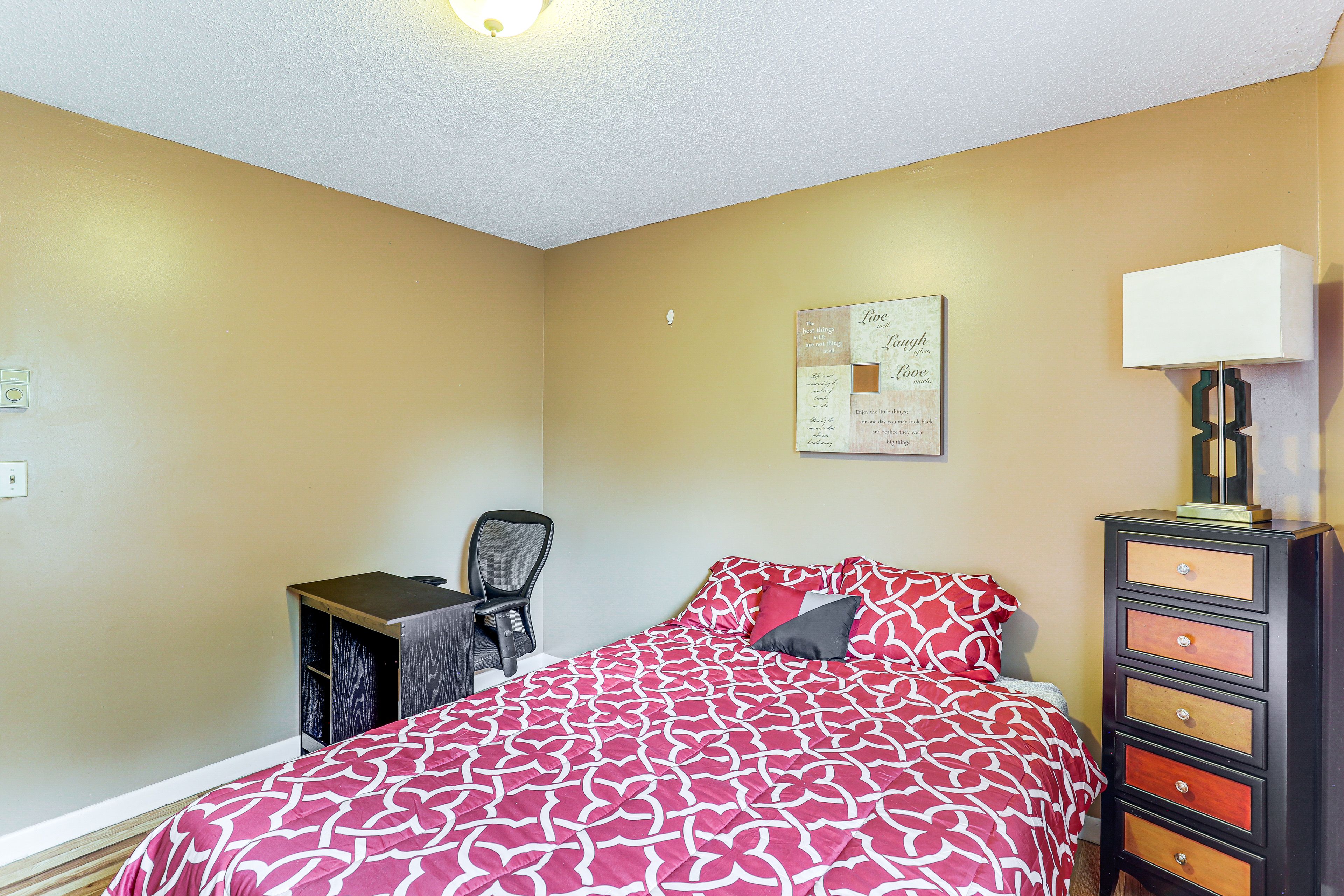 Office | Queen Bed | Workstation