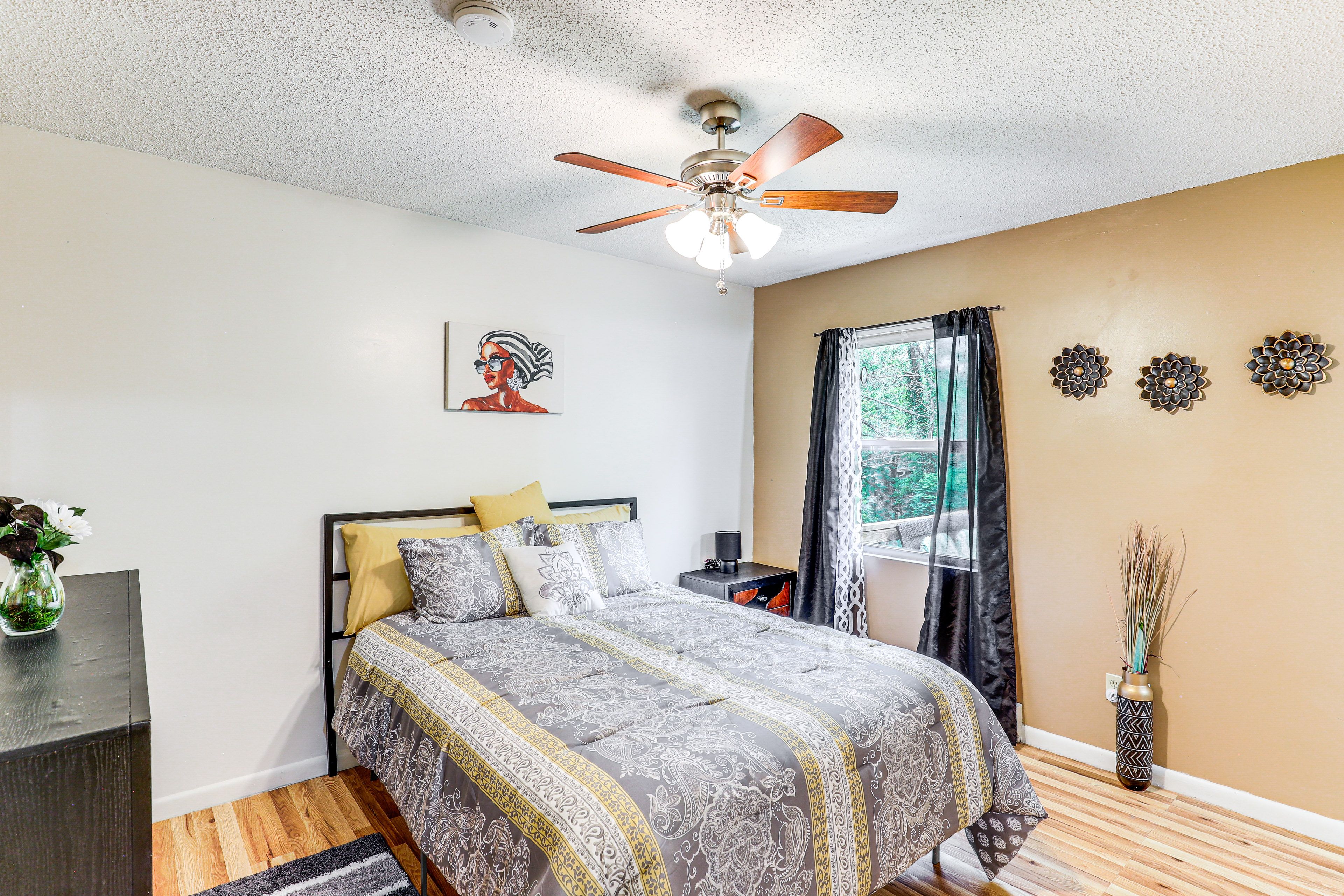 Bedroom 2 | Queen Bed