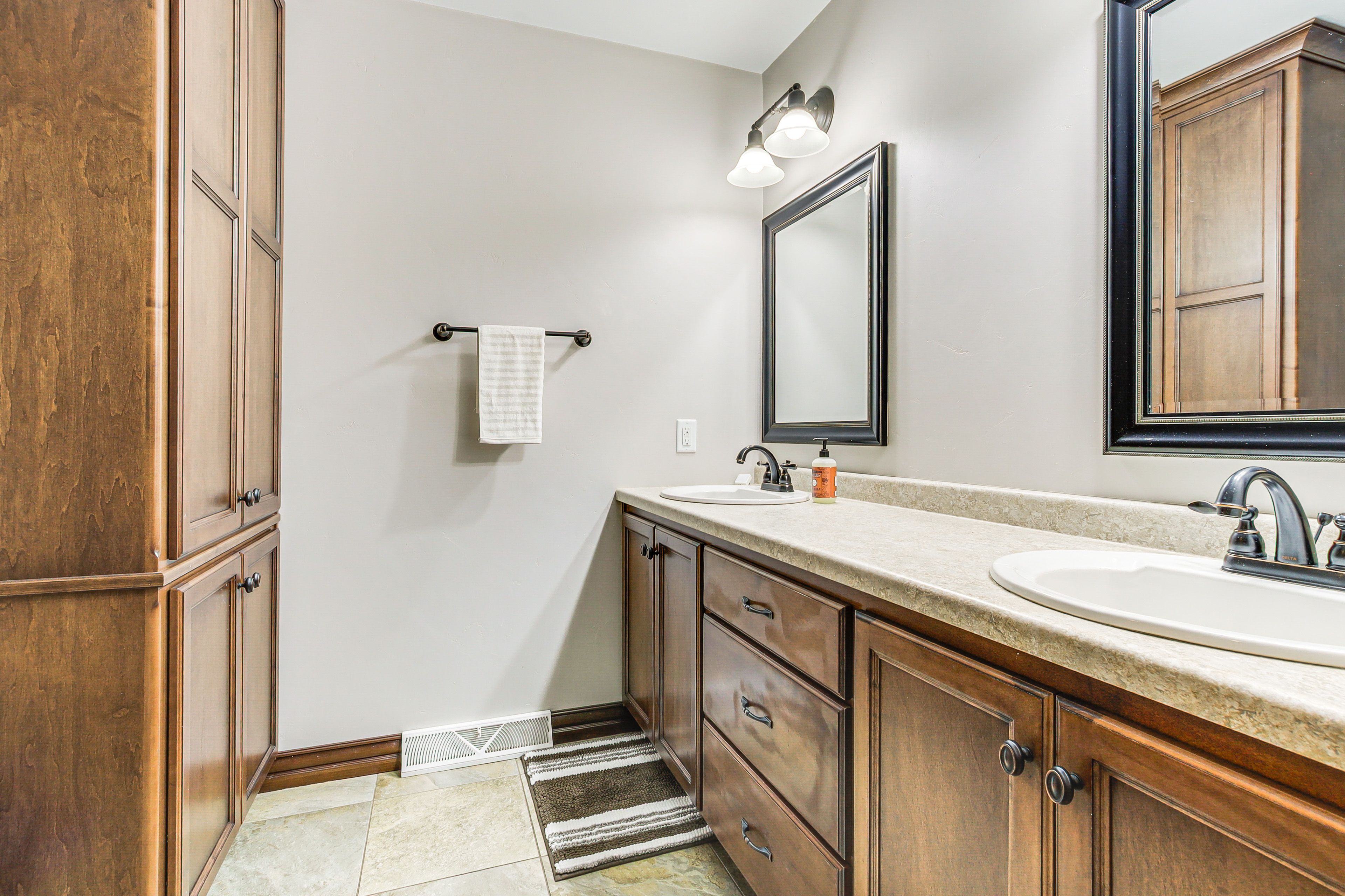 Full Bathroom | 2nd Floor