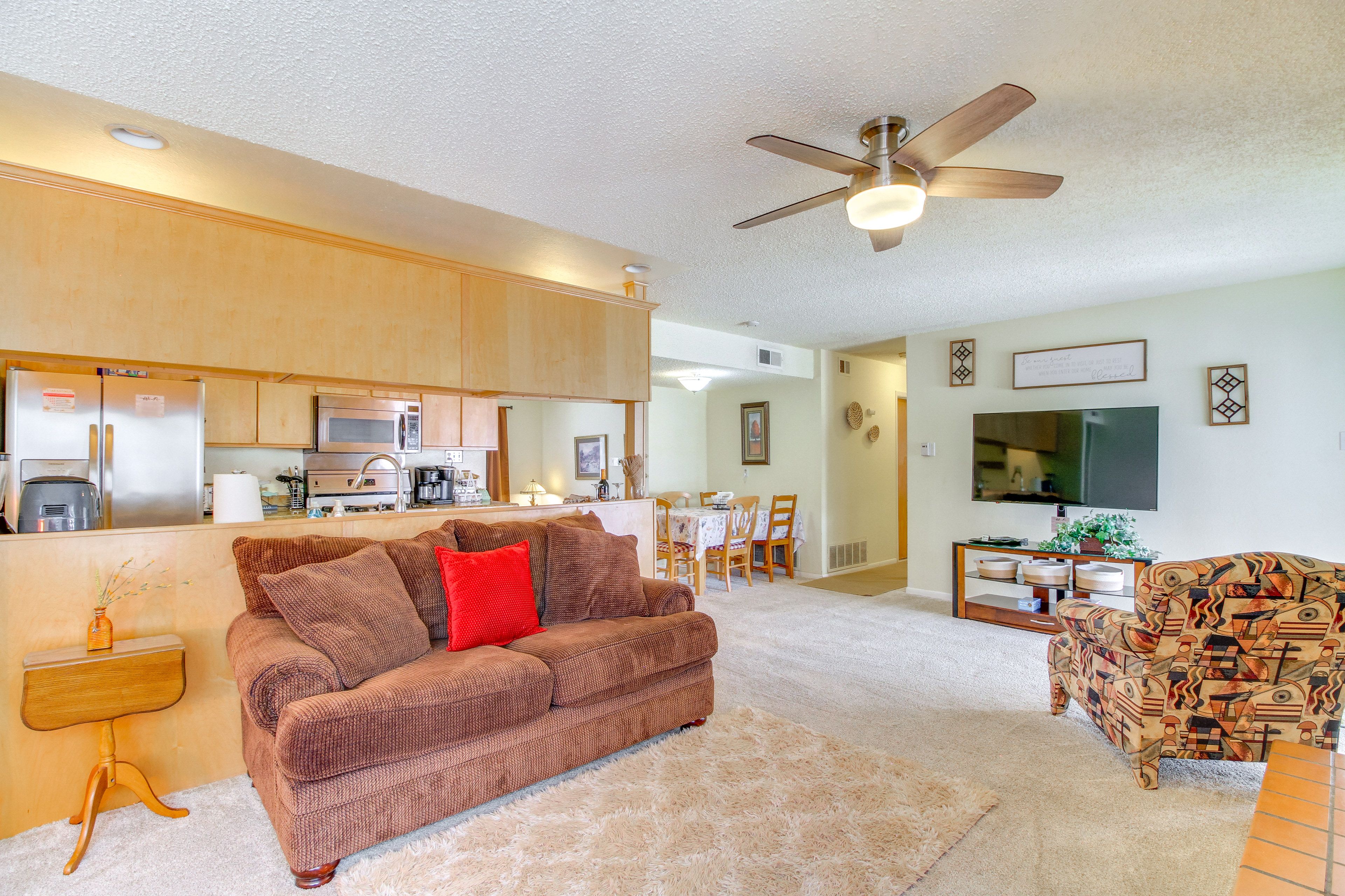 Living Room | Free WiFi | YouTube TV | Central A/C & Heat | Single-Story Home