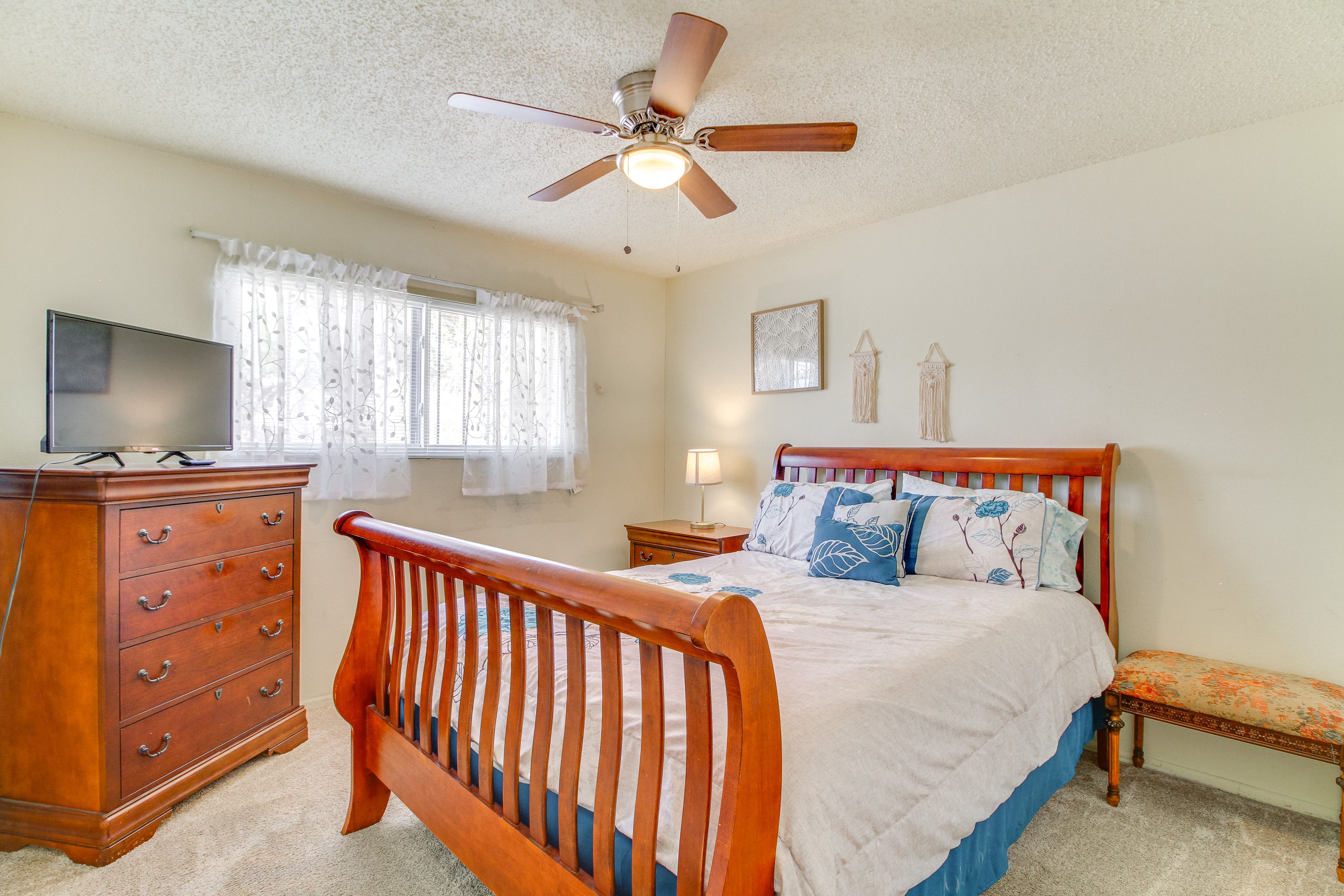 Bedroom 3 | Queen Bed