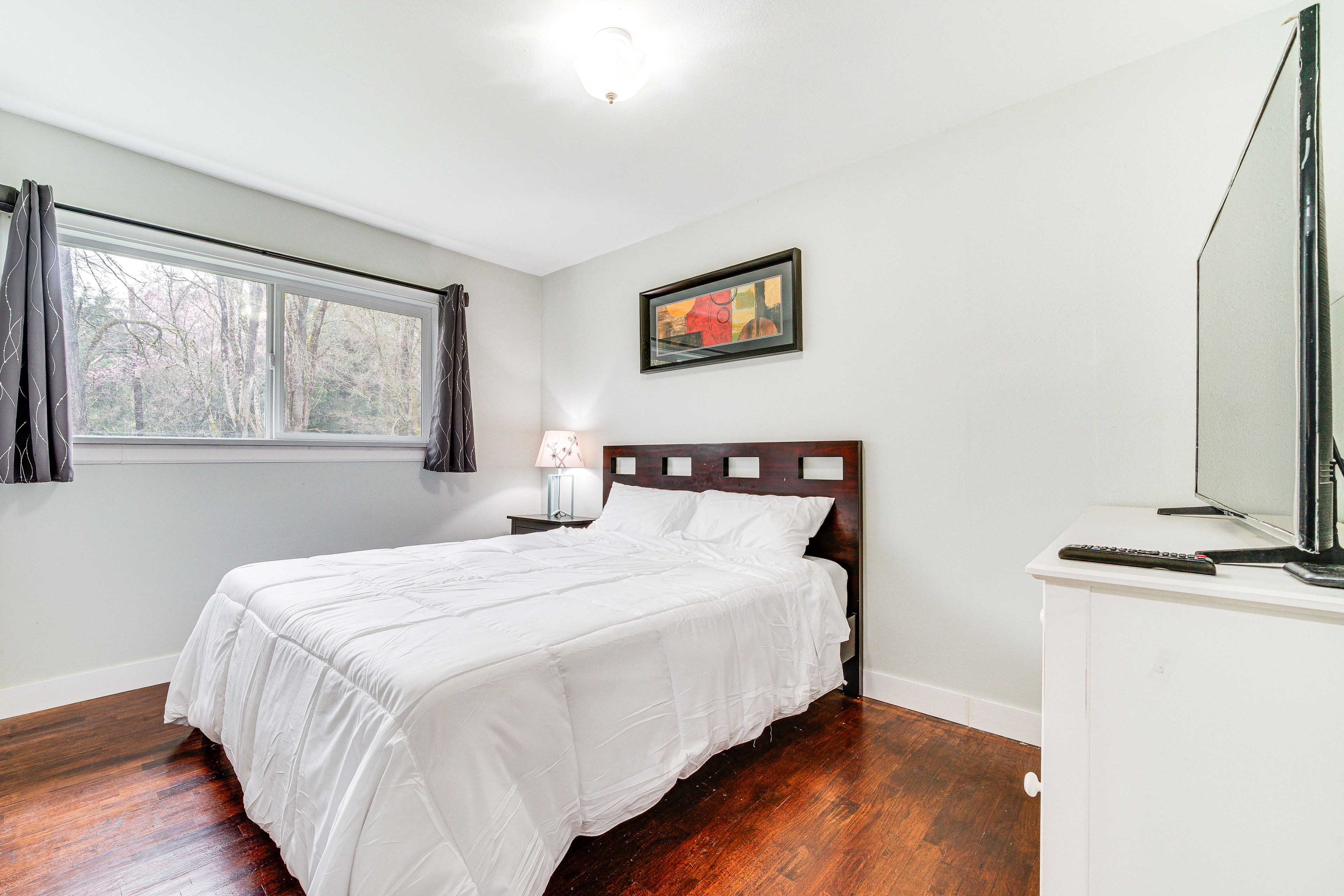 Bedroom 3 | Queen Bed | Smart TV