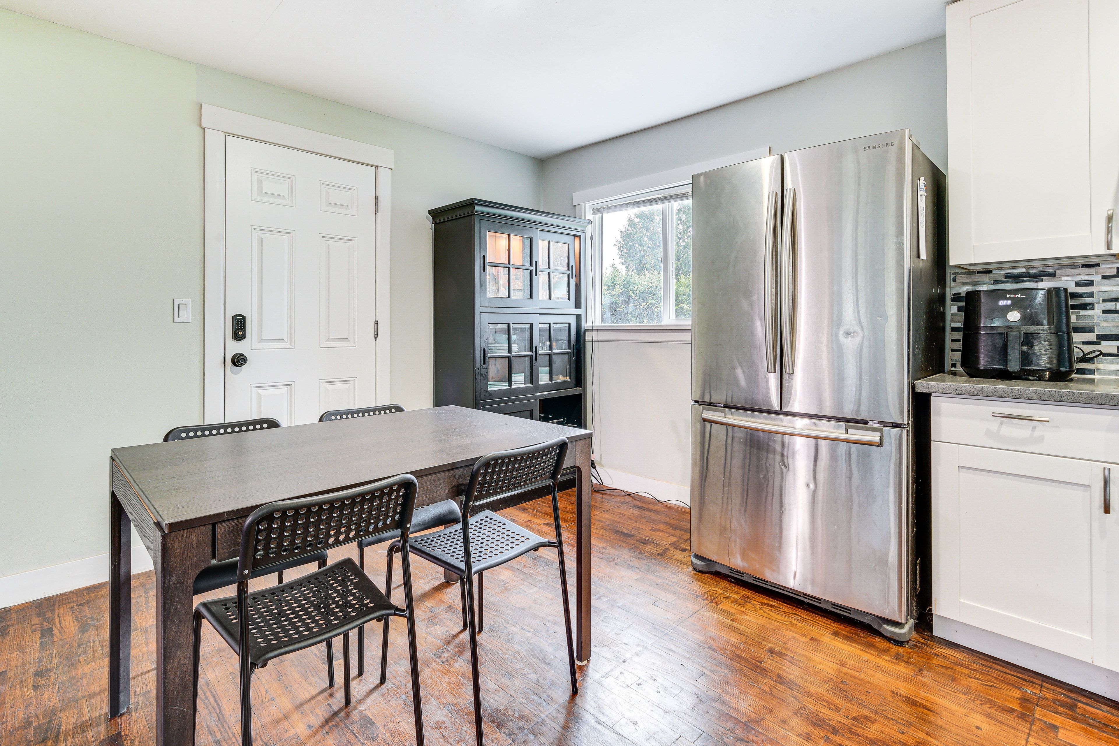 Dining Area | Dishware & Flatware
