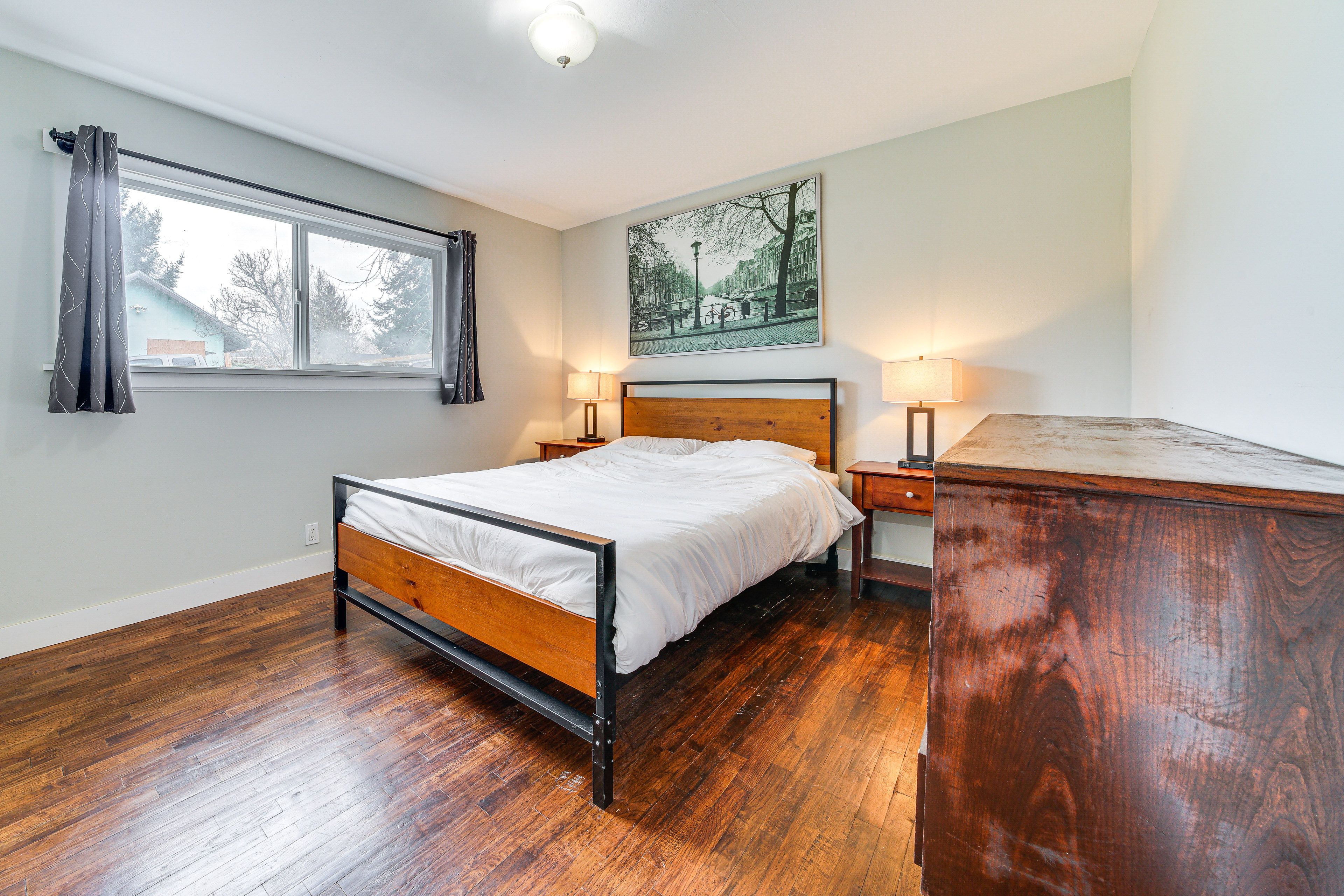 Bedroom 1 | Queen Bed | Linens Provided