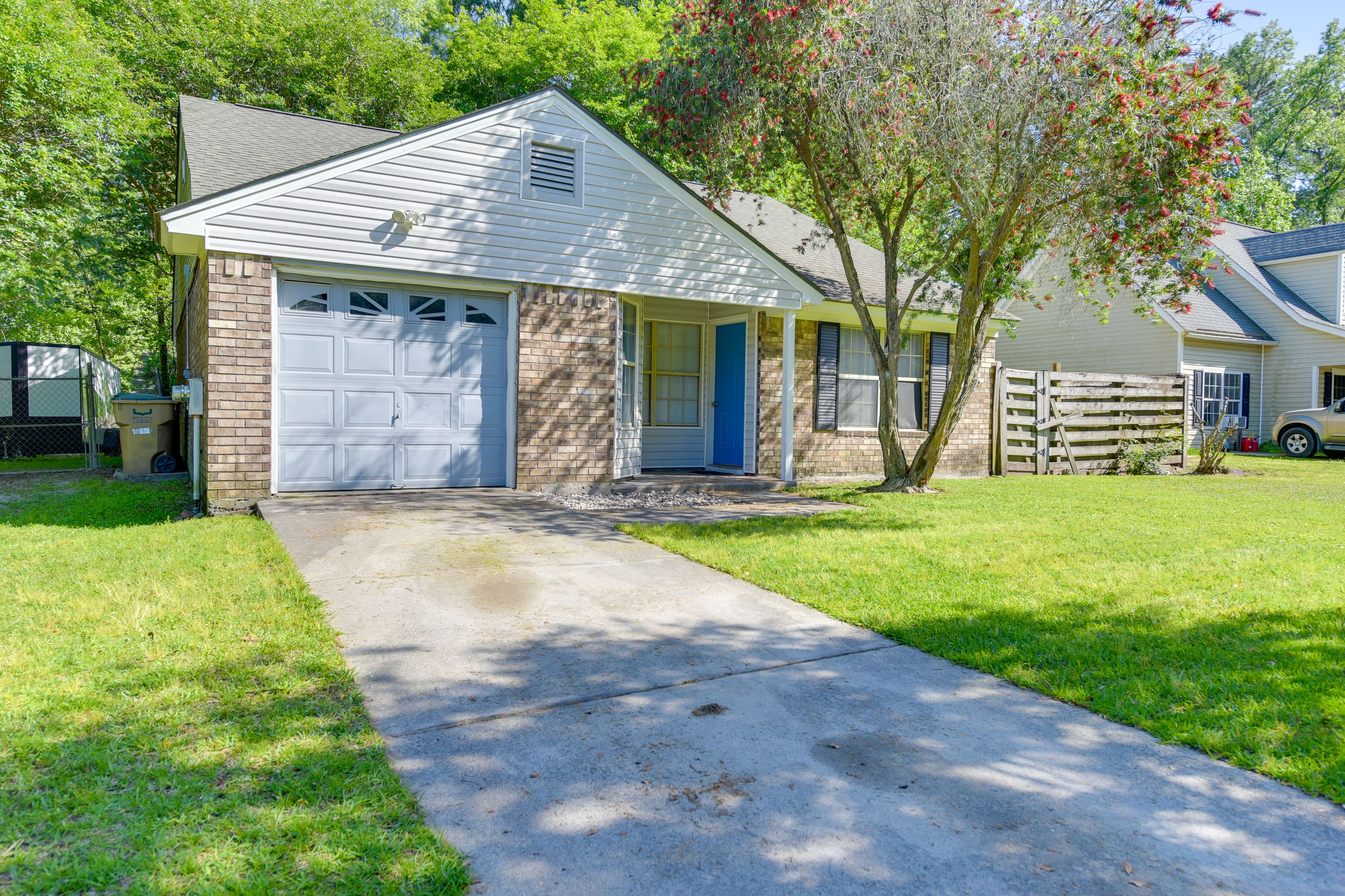Home Exterior | Parking | Driveway (2 Vehicles)