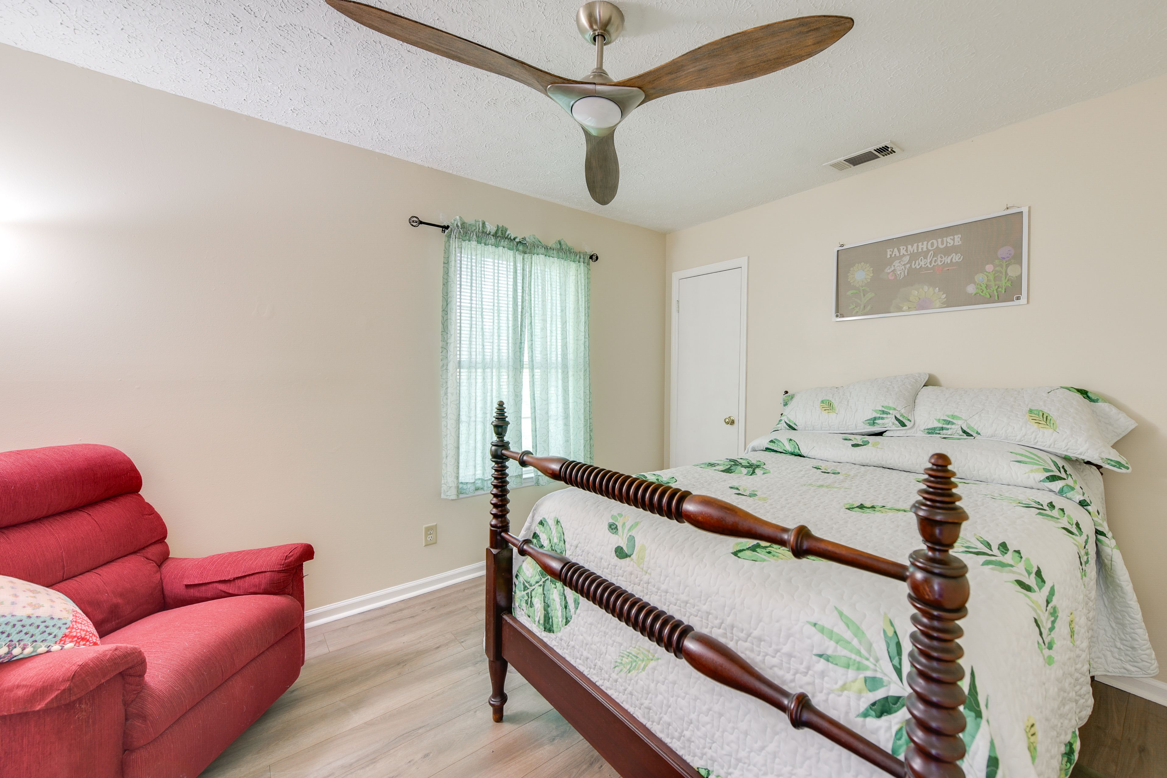 Bedroom 2 | Queen Bed | Smart TV