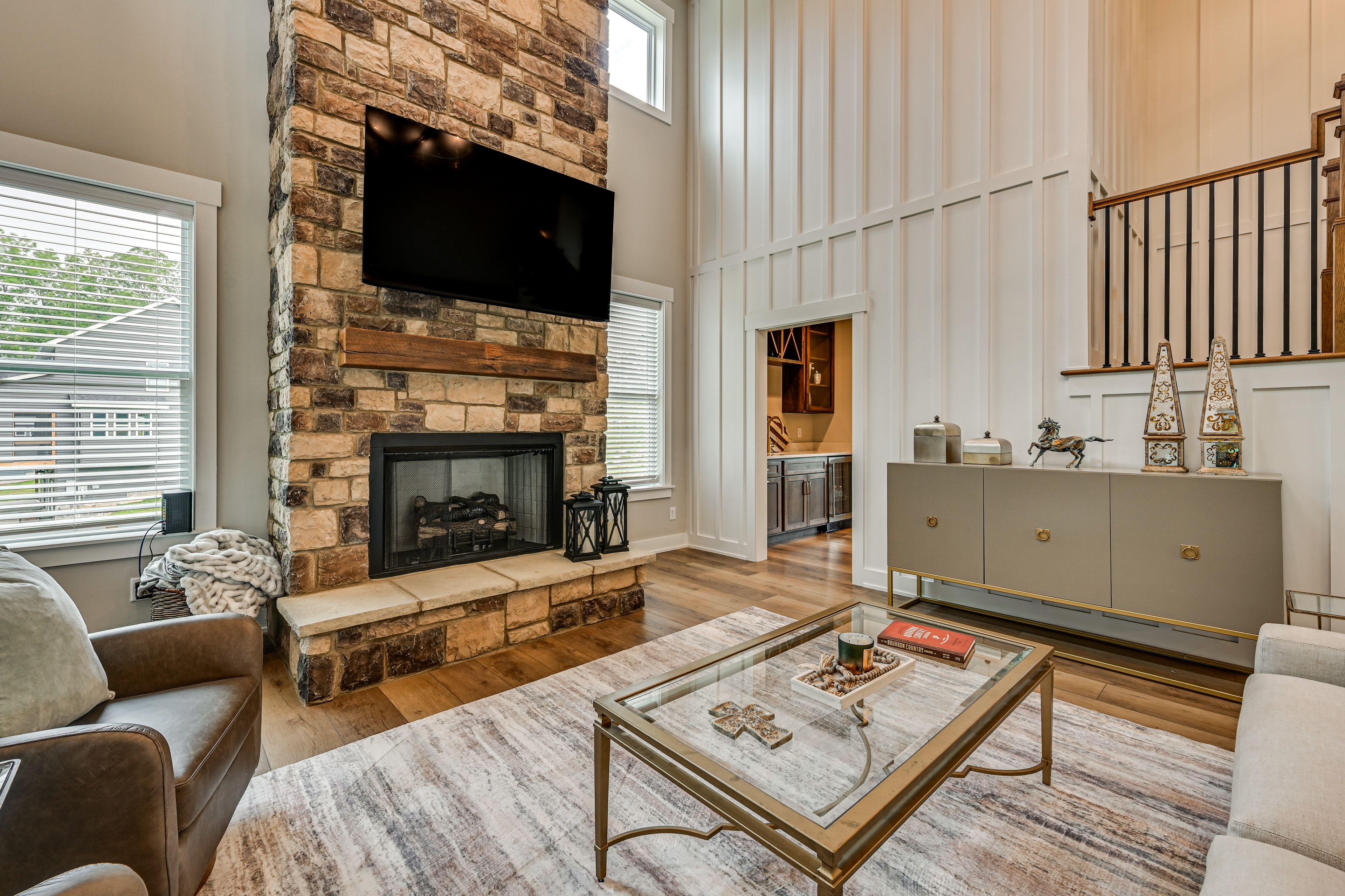 Living Room | 1st Floor | Flat-Screen TV | Central Heating & A/C | Free WiFi