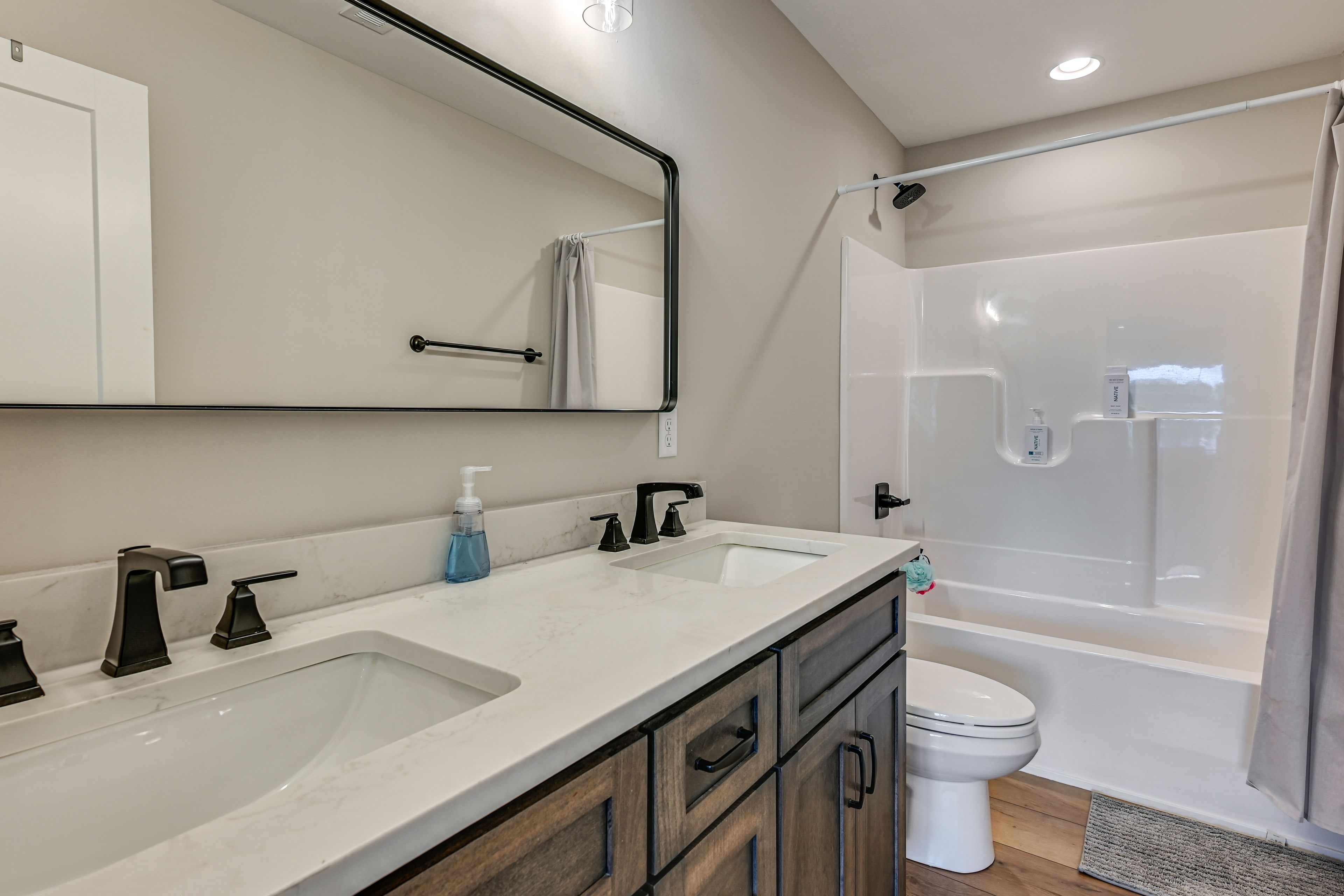Full Bathroom | 2nd Floor