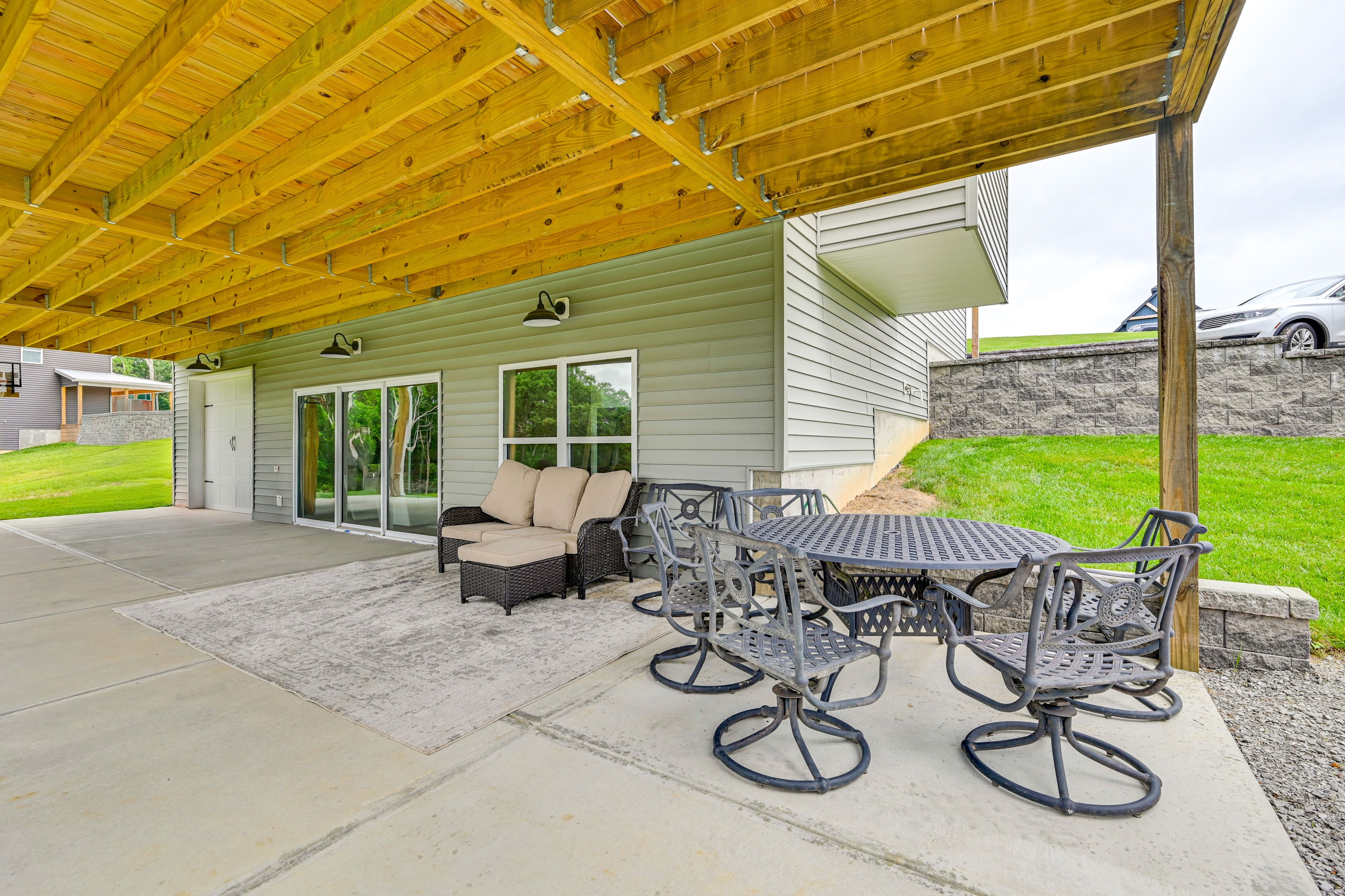 Covered Patio | Outdoor Dining Area