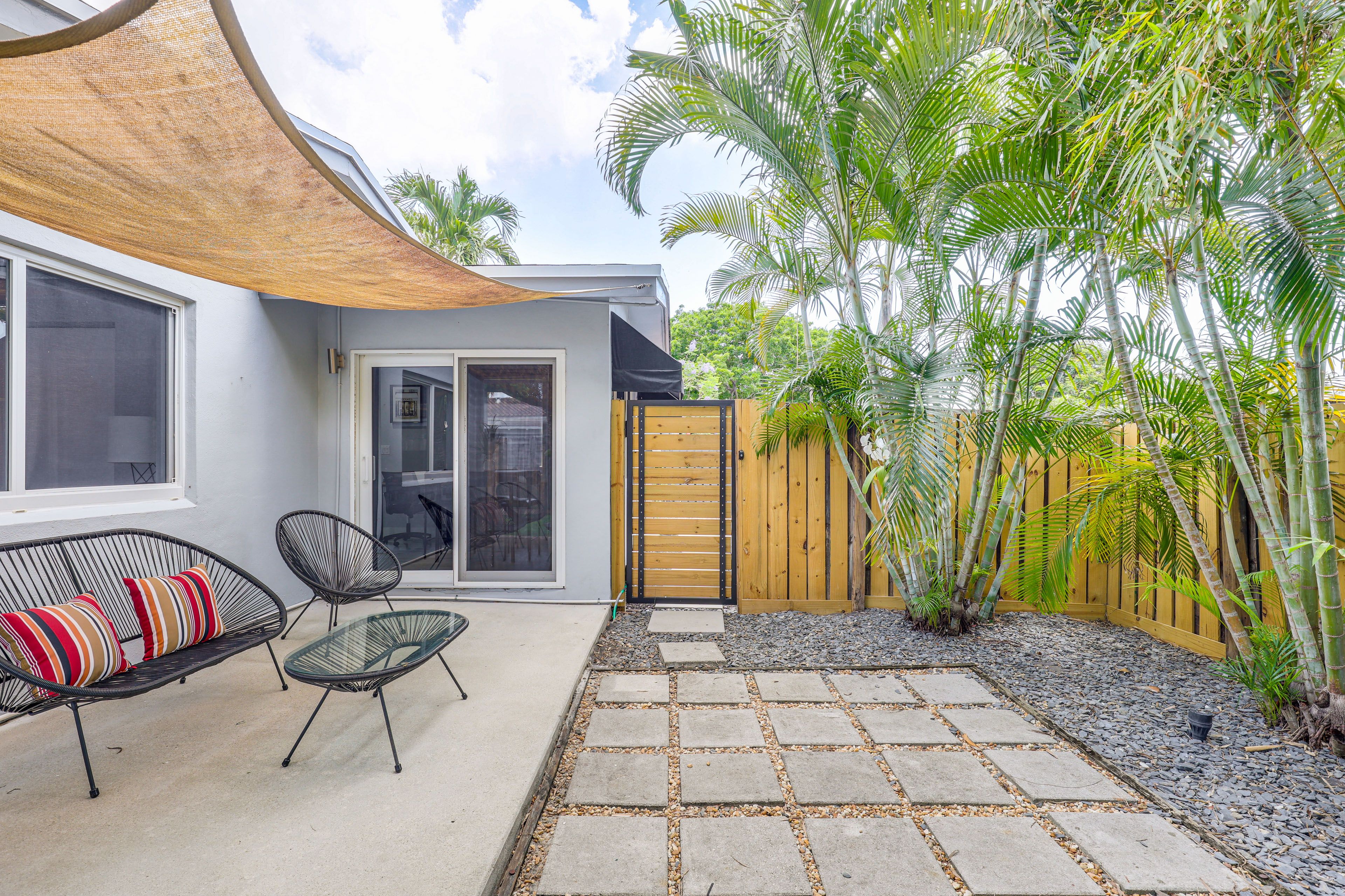 Private Yard | Furnished Patio