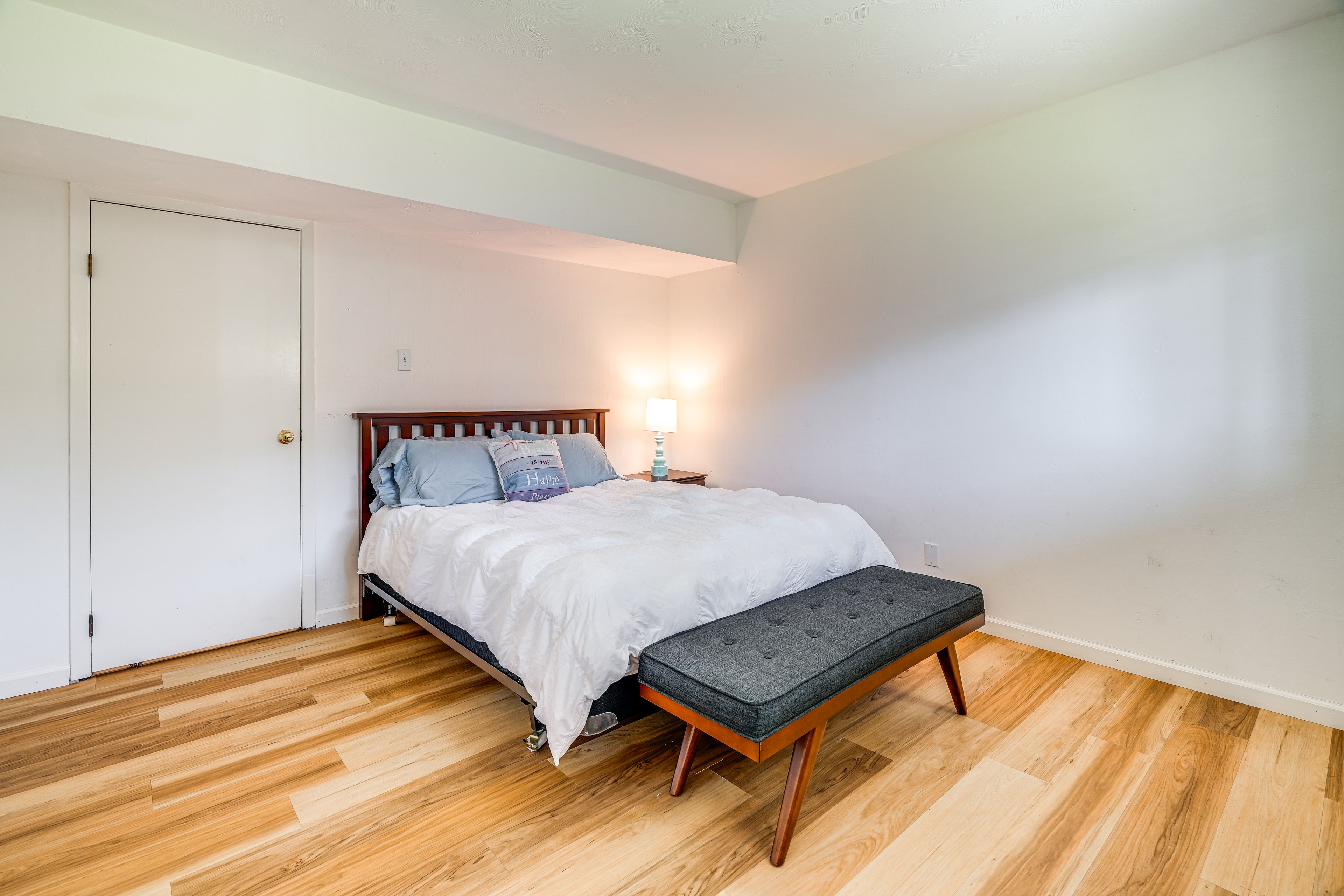 Bedroom | Queen Bed | Linens Provided