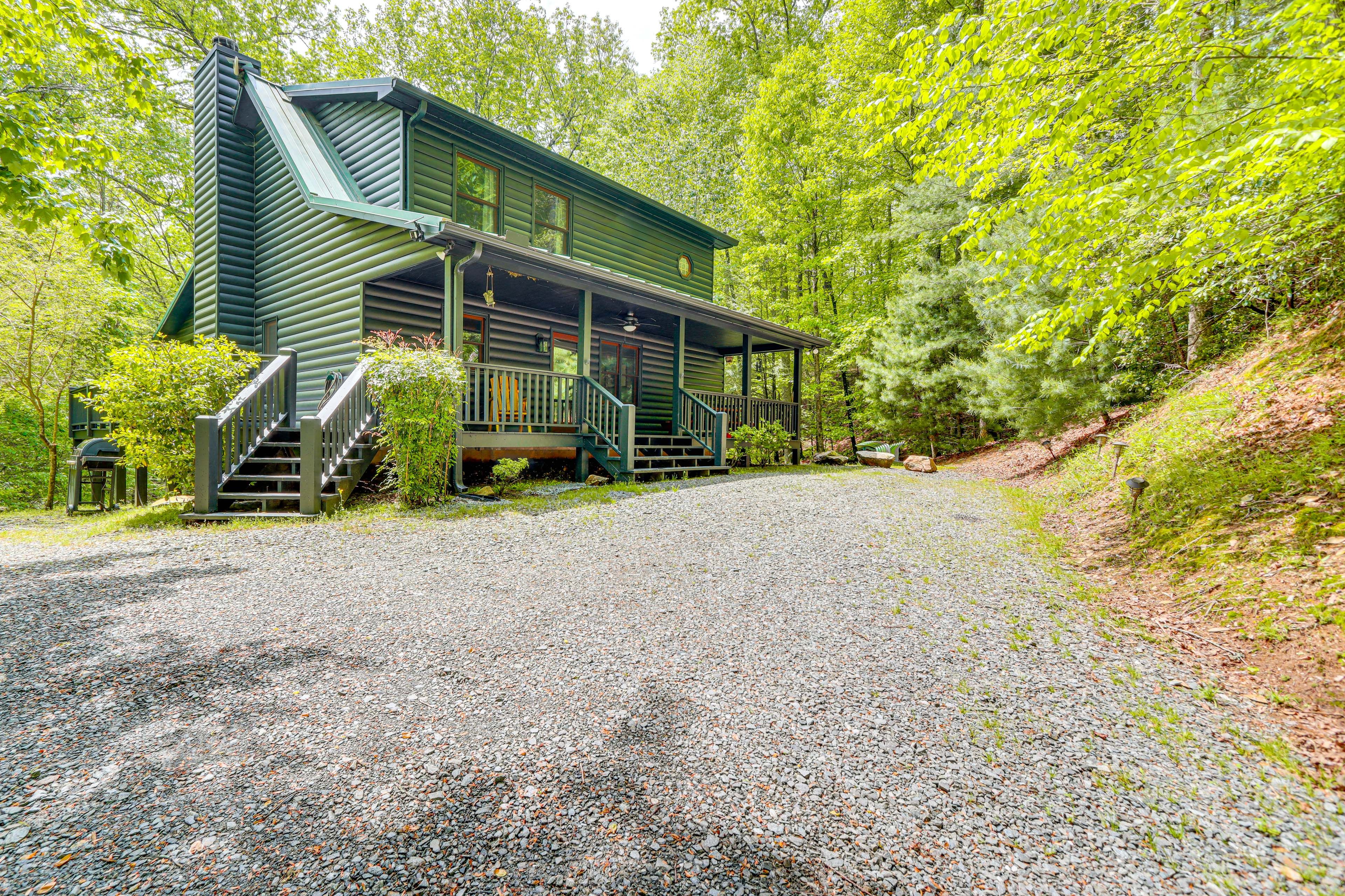 Cabin Exterior | Gravel Driveway (3 Vehicles)