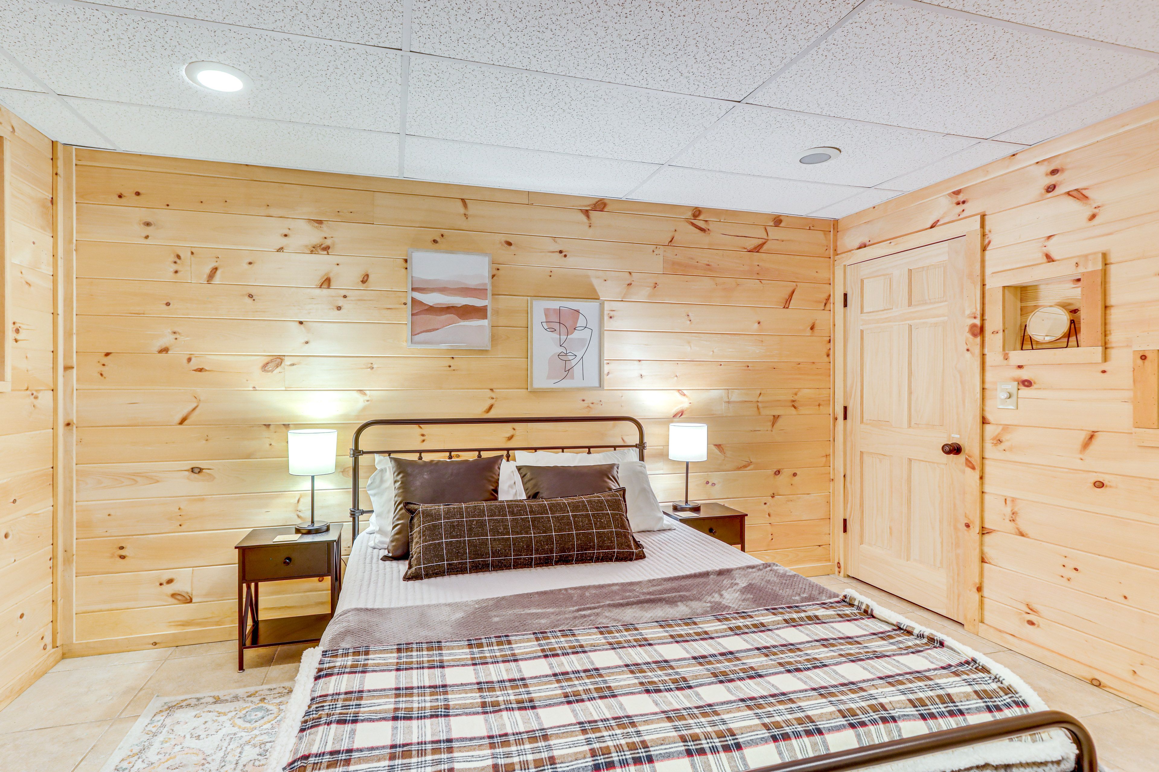 Bedroom 1 | Queen Bed | Lower Level