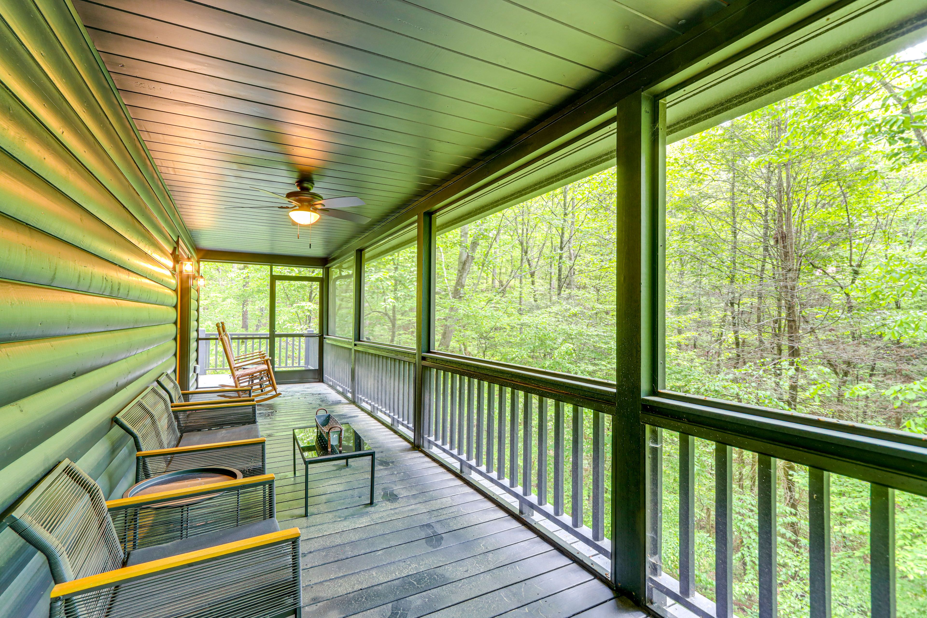 Screened-In Deck